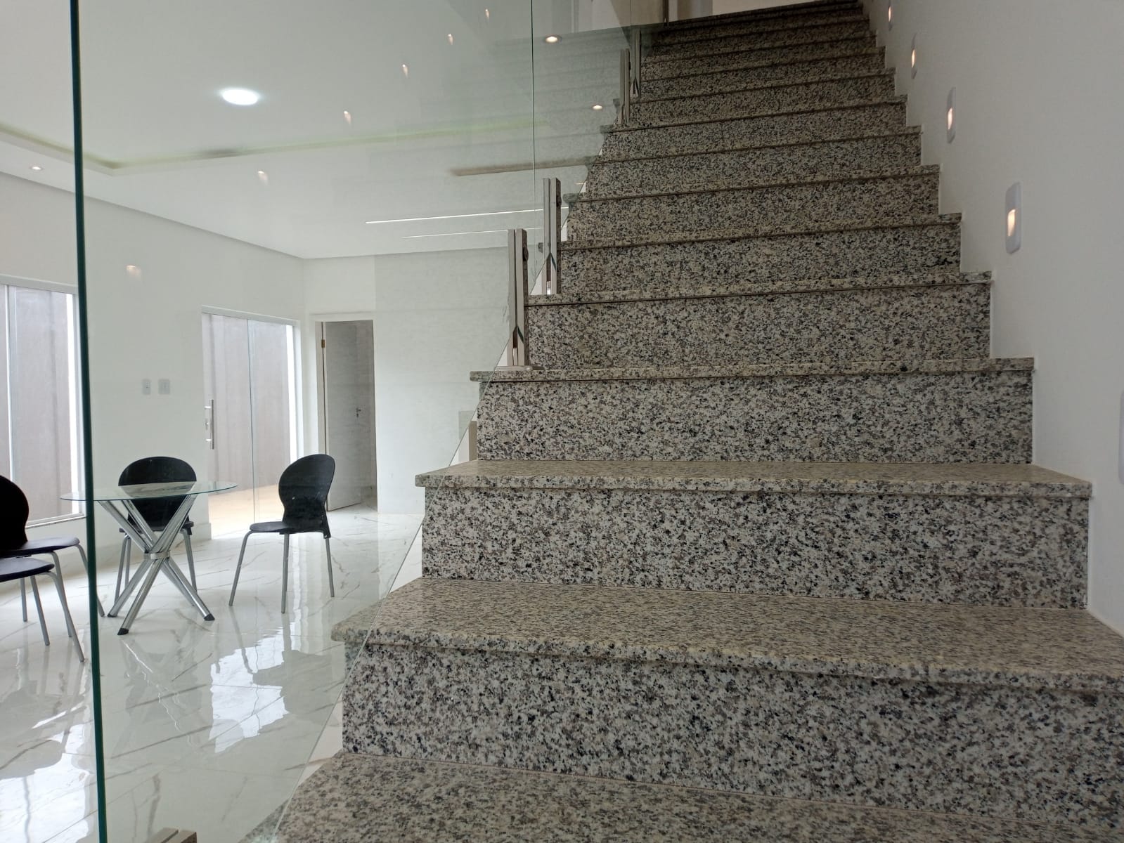Casa duplex  3 suítes  sendo 1 com closet e outra com varanda + vaga de garagem para 4 carros com 143 m²  no Alto da Boa Vista, Vitória da Conqui - foto 23