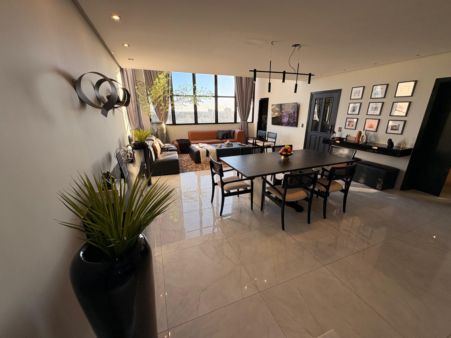 Cobertura duplex mobiliada com 4 quartos sendo 3 suites, terraço comm área gourmet e piscina a venda no bairro Candeias em Vitoria da Conquista - - foto 2