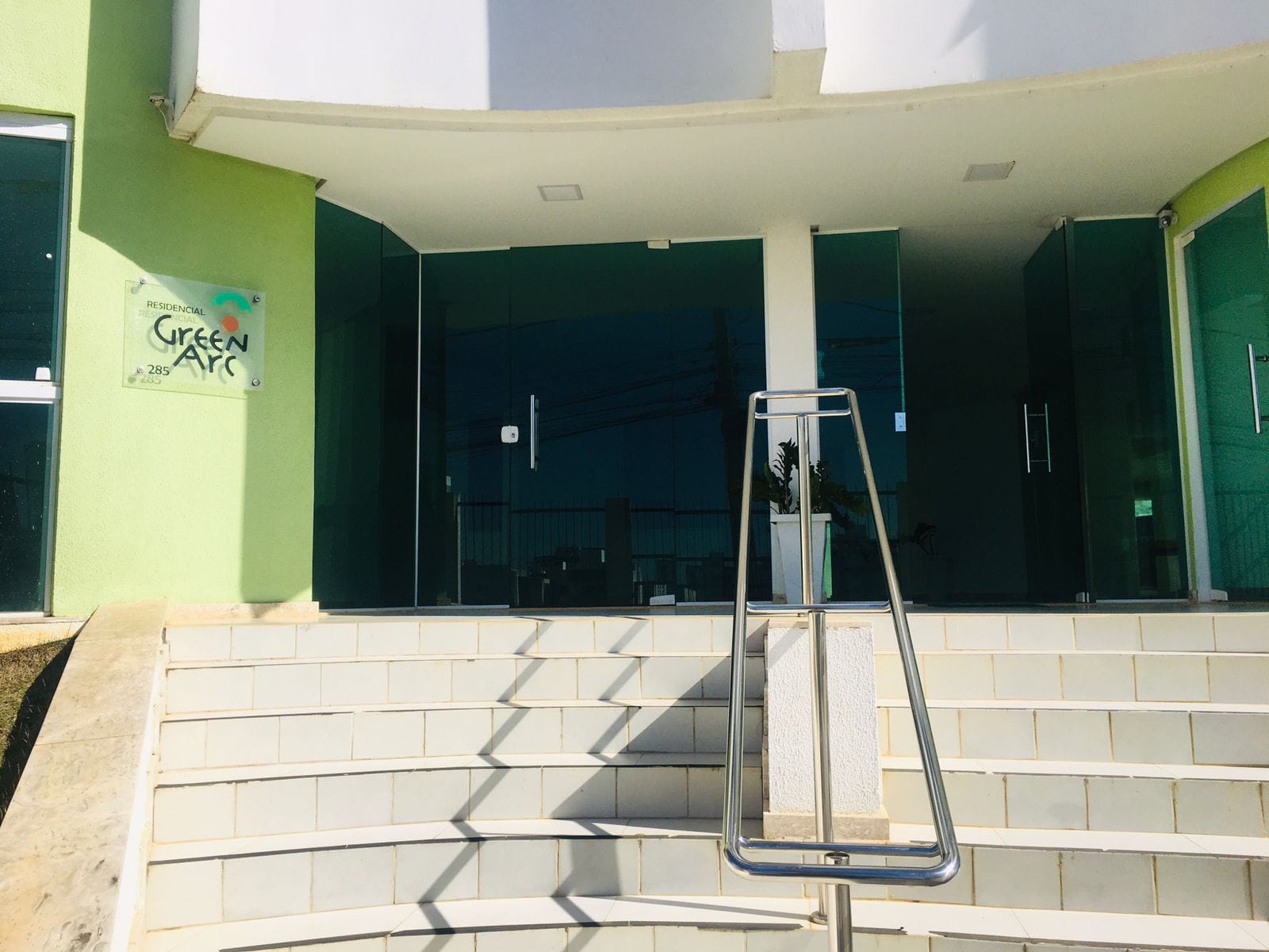 Vendo excelente apartamento de 3 quartos sendo 1 suíte, todo mobiliado, 103M² + 2 Elevadores no Candeias, Vitória da Conquista, BA - foto 3