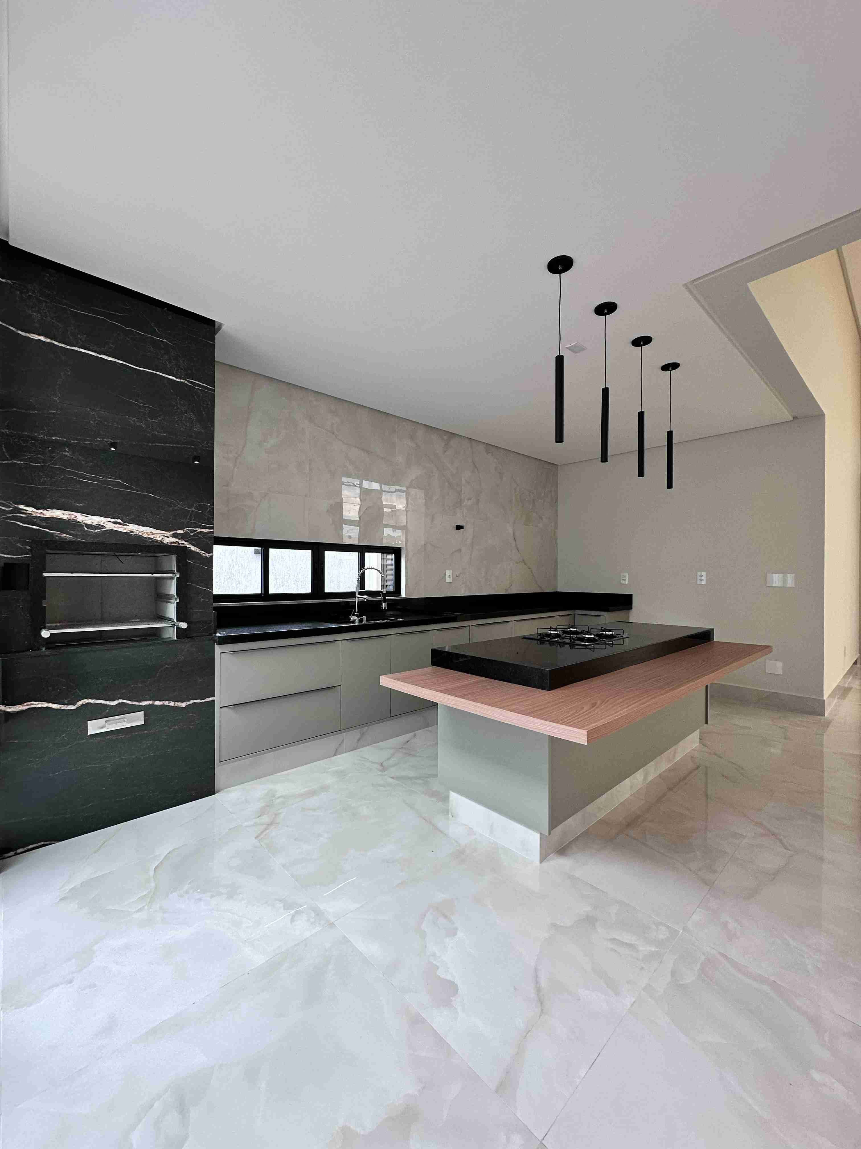 Casa com 3 suítes amplas, cozinha com planejados integrado com o espaço gourmet,  Horto Premier Bairro Primavera, Vitória da Conquista, BA - foto 3