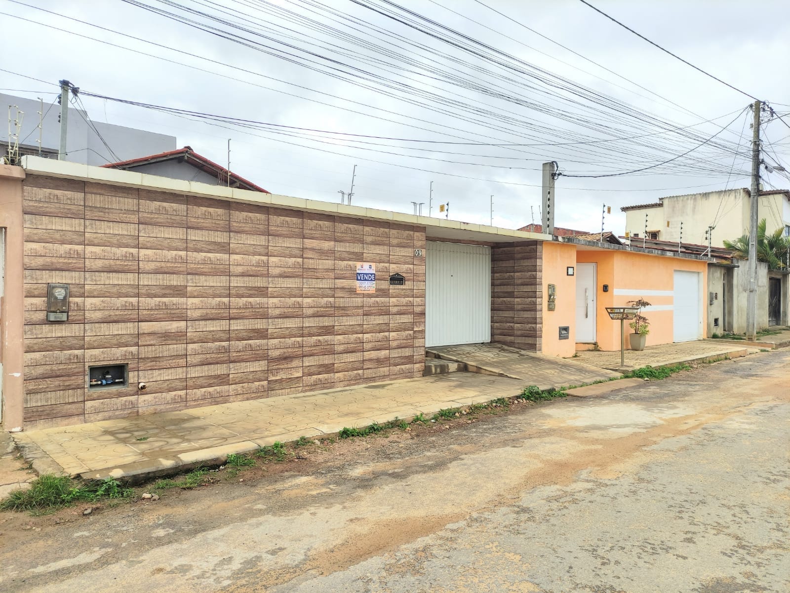 Casa Duplex (solta) com 5/4 sendo 1 suíte, com garagem para 4 carros no Bairro Felícia na região do Shopping Conquista Sul  Vitória da Conquista - foto 3