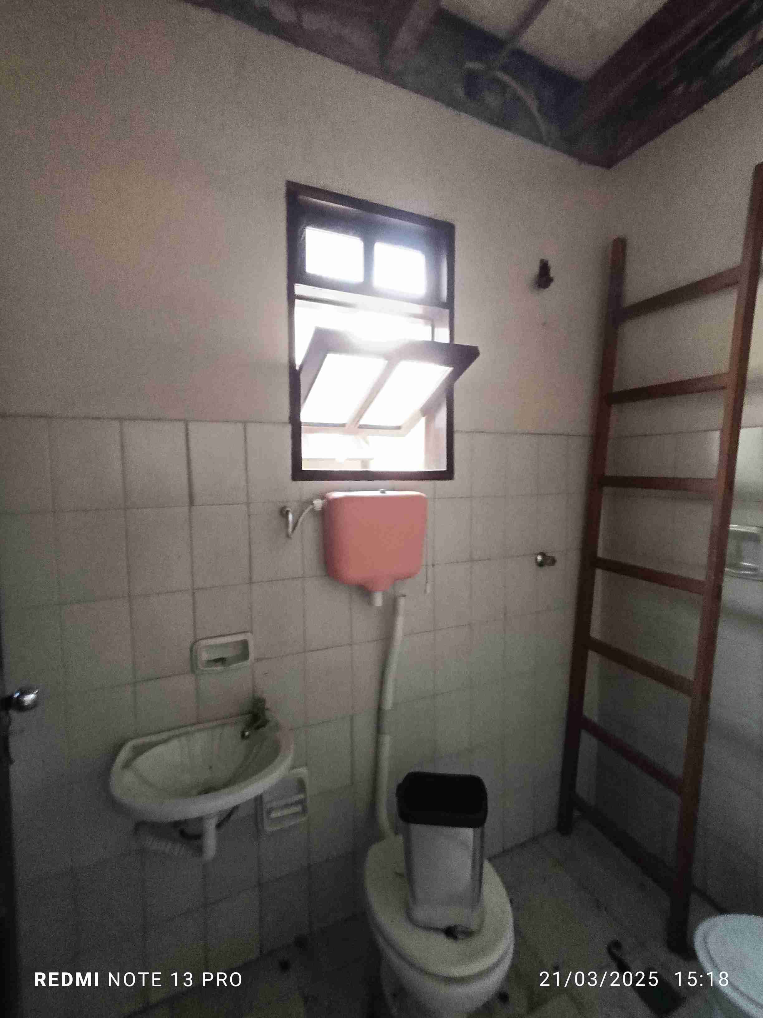 Conjunto comercial para locação com 6 salas, 3 banheiros, pátio grande no Alto Maron, Vitória da Conquista, BA - foto 24
