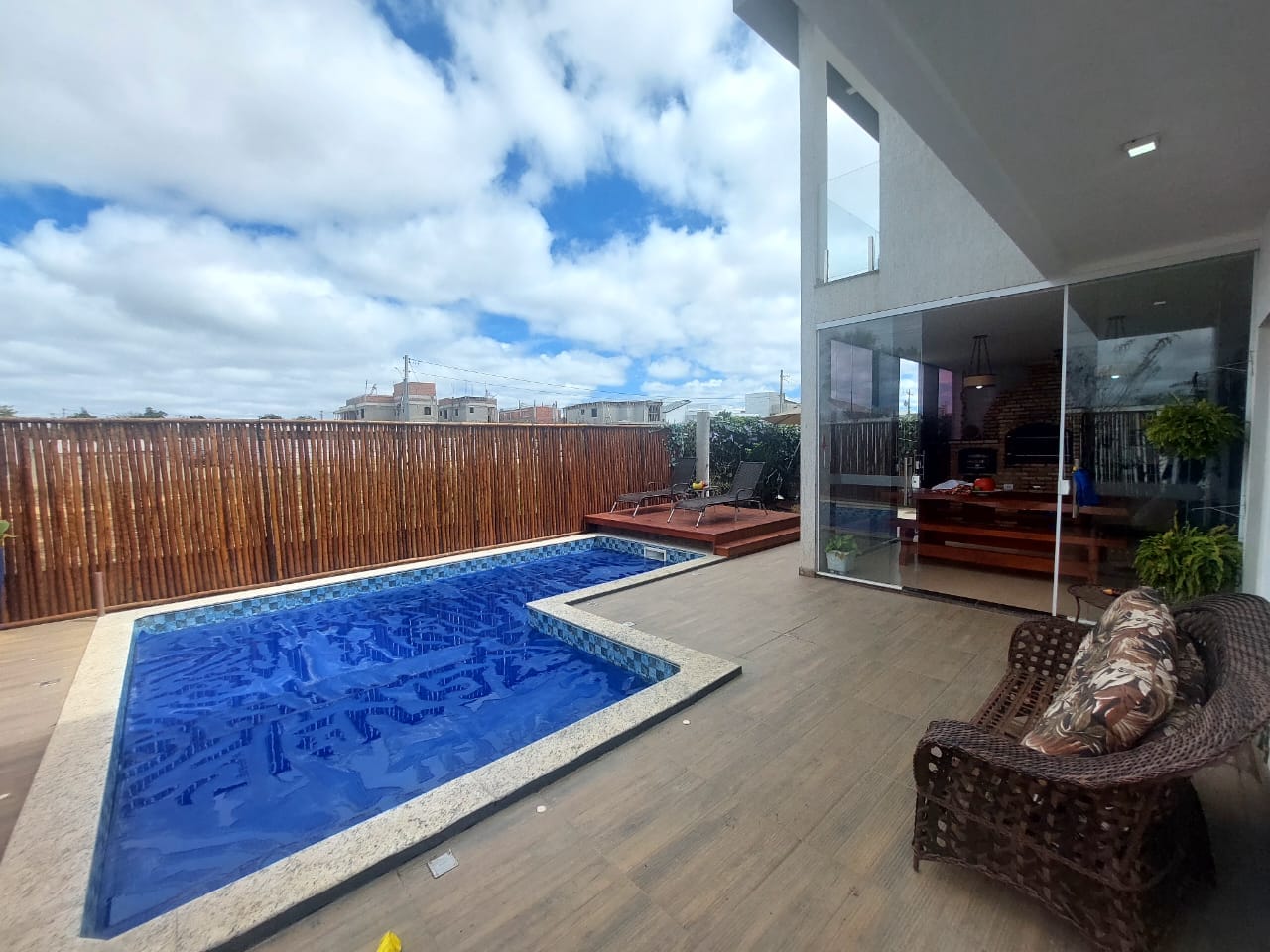 Casa de 4 quartos sendo 3 suites à venda em condomínio fechado com planejados, podendo ser vendido com os móveis no Boa Vista, Vitória da Conquis - foto 3