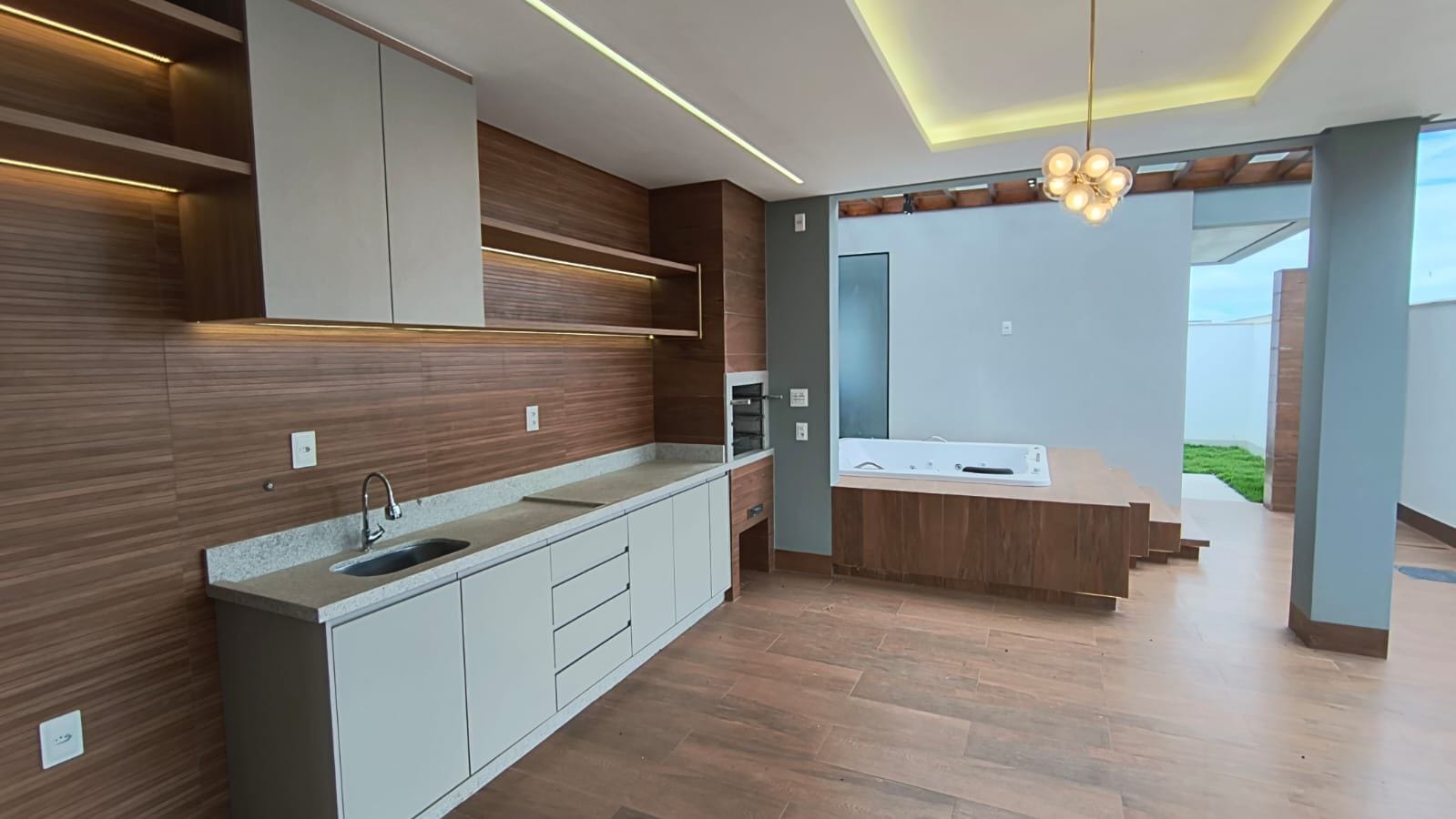 ALPHAVILLE 2 - Casa térrea com 3 Suítes + Varanda Gourmet com Hidro, Garagem coberta para 2 carros Vitória da Conquista Ba - foto 24