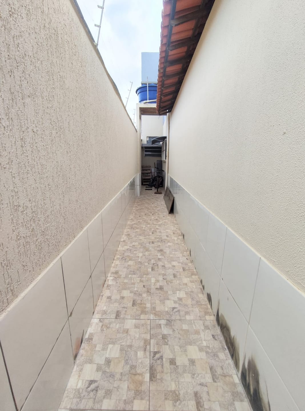 Casa Duplex (solta) com 5/4 sendo 1 suíte, com garagem para 4 carros no Bairro Felícia na região do Shopping Conquista Sul  Vitória da Conquista - foto 25