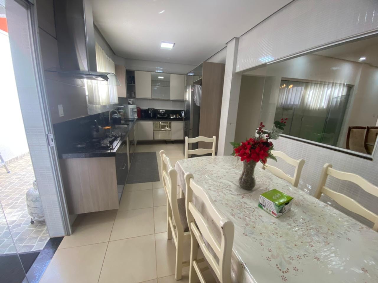 Apartamento térreo à venda, com 4 quartos sendo 2 suítes, com excelente acabamento, garagem para 4 carros, no bairro Candeias em  Vitória da Conq - foto 25