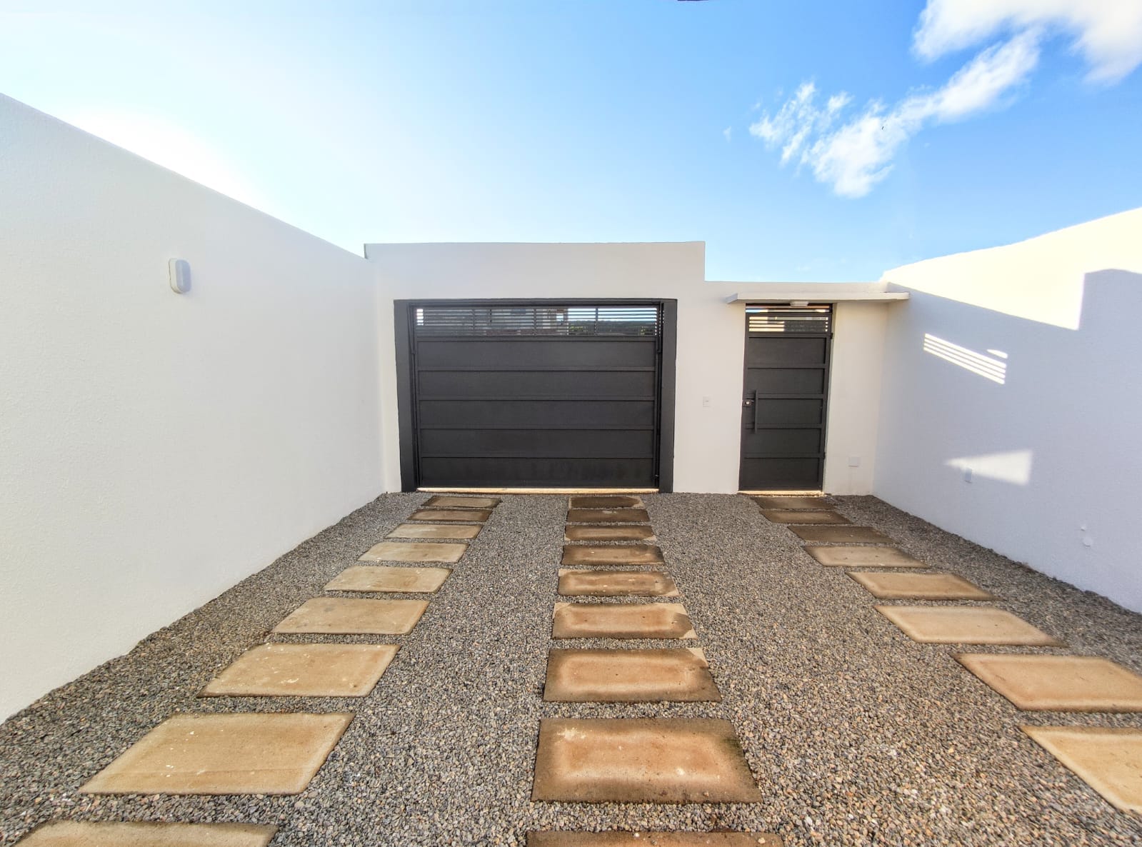 Casa  pronta para morar (solta) de 3 quartos sendo 1 suíte com quintal, Primavera, Vitória da Conquista, BA - foto 3