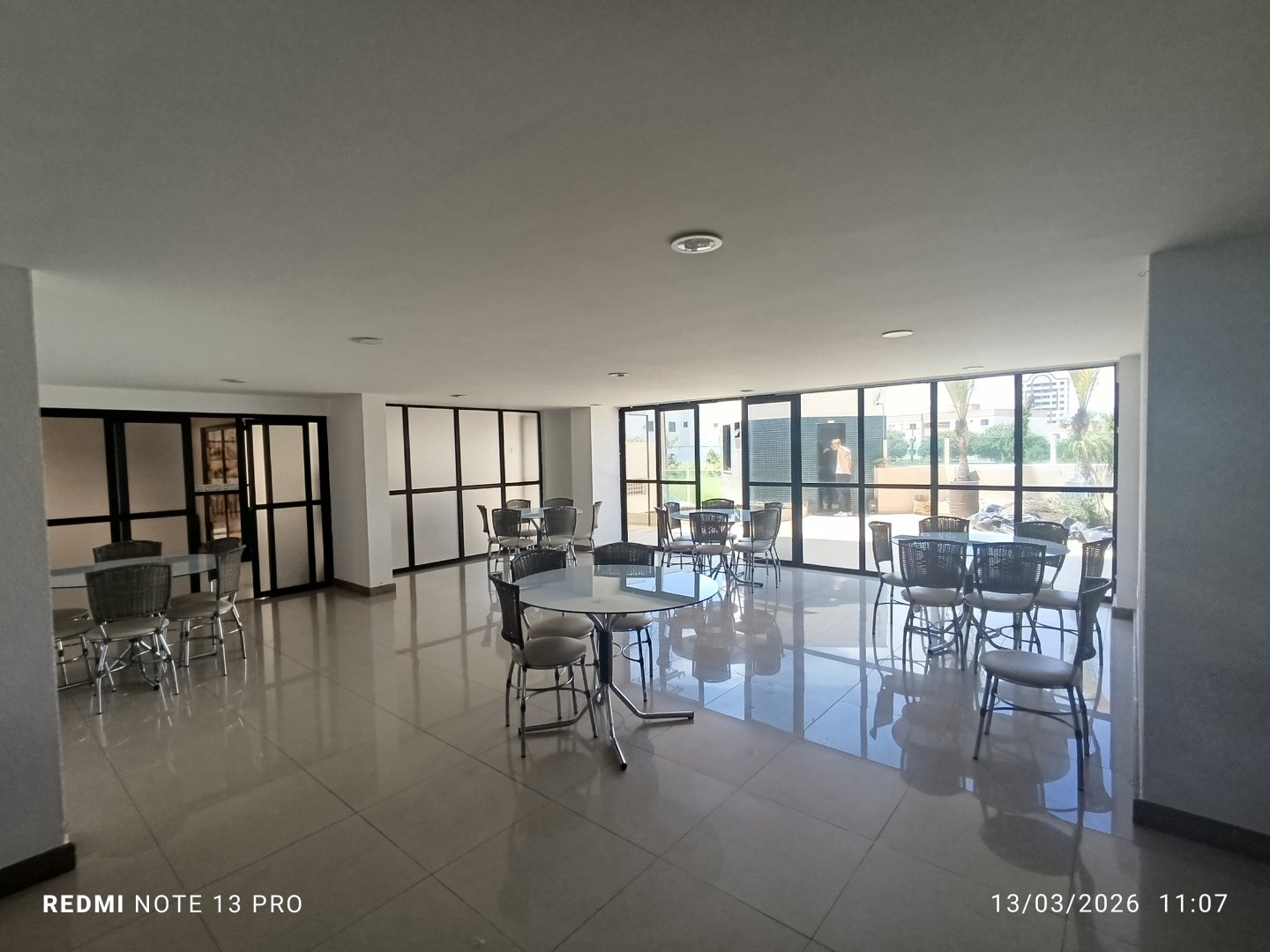 Apartamento com 3 quartos sendo 1 suíte+ dependência + 2 vagas de garagem+ depósito à venda em Candeias, Vitória da Conquista - Área de lazer com - foto 24