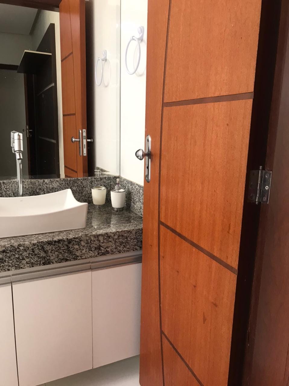Apartamento mobiliado de 3 quartos sendo 1 suíte para venda, no 3º andar, com  sacada no Candeias  Vitória da Conquista, BA - foto 26