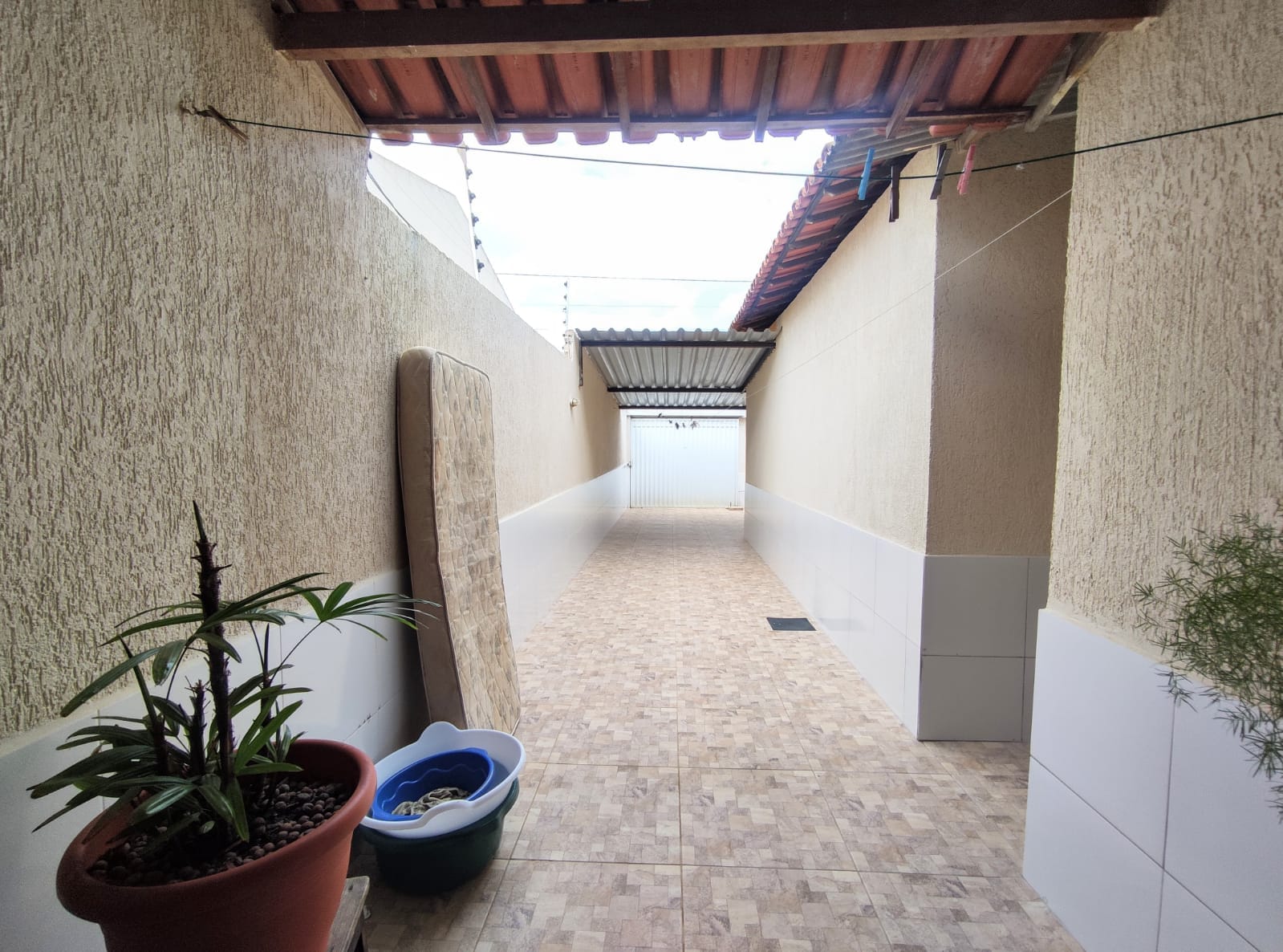 Casa Duplex (solta) com 5/4 sendo 1 suíte, com garagem para 4 carros no Bairro Felícia na região do Shopping Conquista Sul  Vitória da Conquista - foto 26