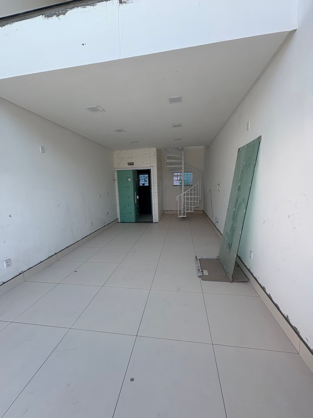 Loja com mezanino próximo à Av. integração, ao lado do Disep no Jurema - foto 25