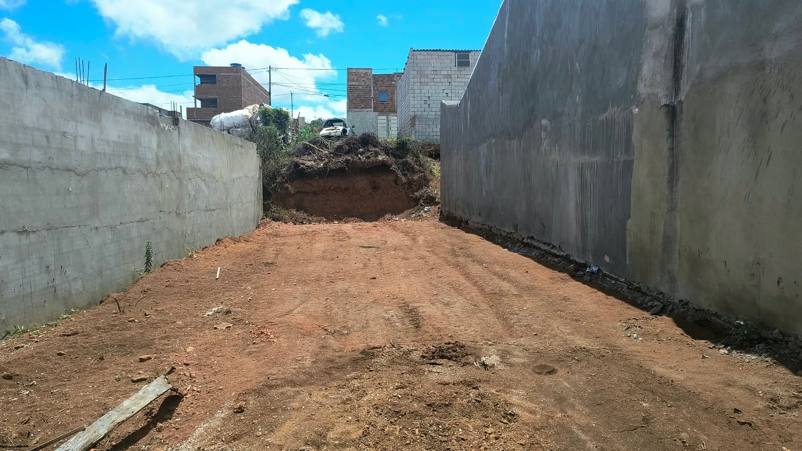 Oportunidade Terreno no asfalto à Venda no Lot Bateias 2. Bairro Zabelê em Vitória da Conquista - foto 2