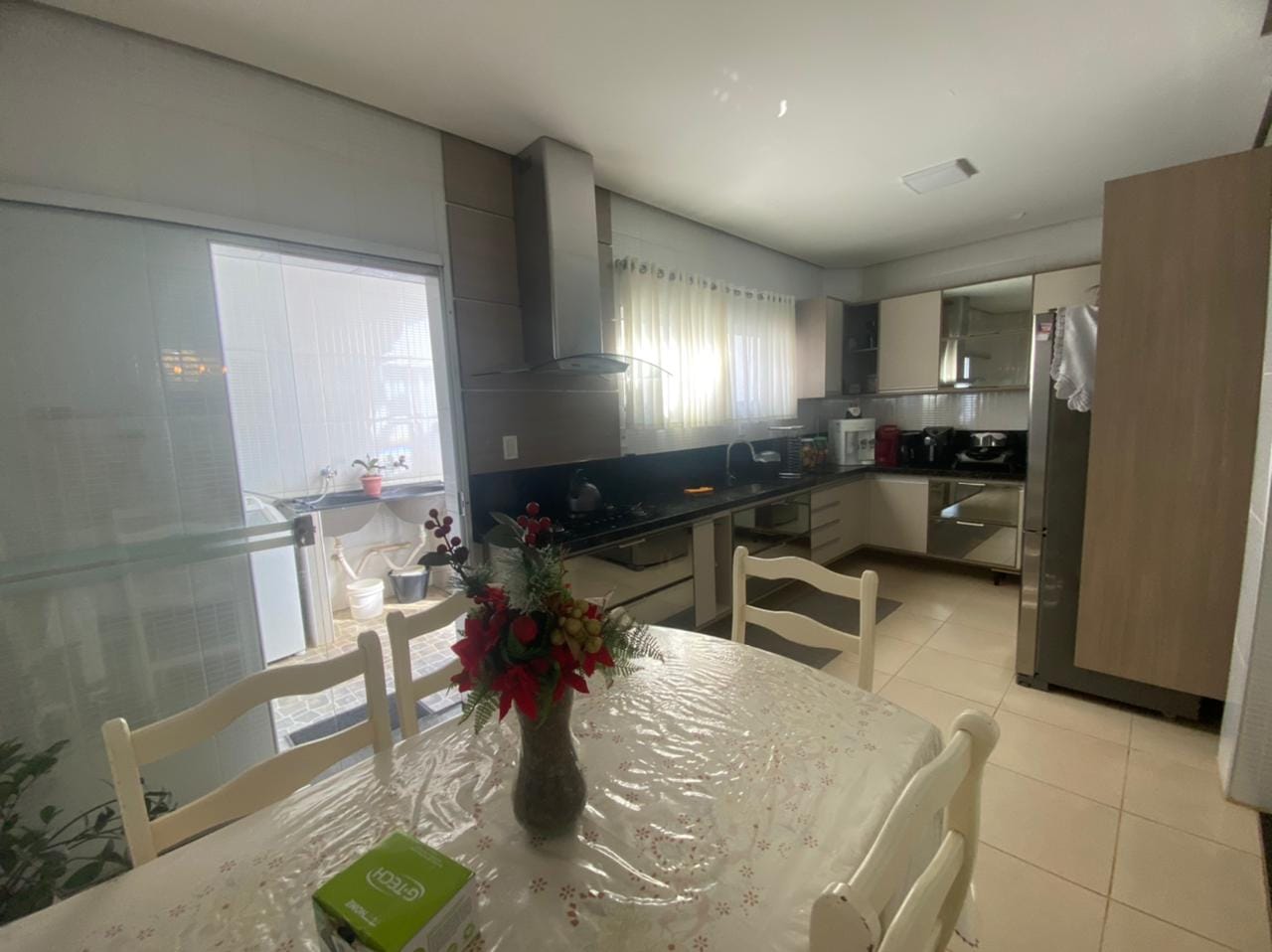 Apartamento térreo à venda, com 4 quartos sendo 2 suítes, com excelente acabamento, garagem para 4 carros, no bairro Candeias em  Vitória da Conq - foto 26