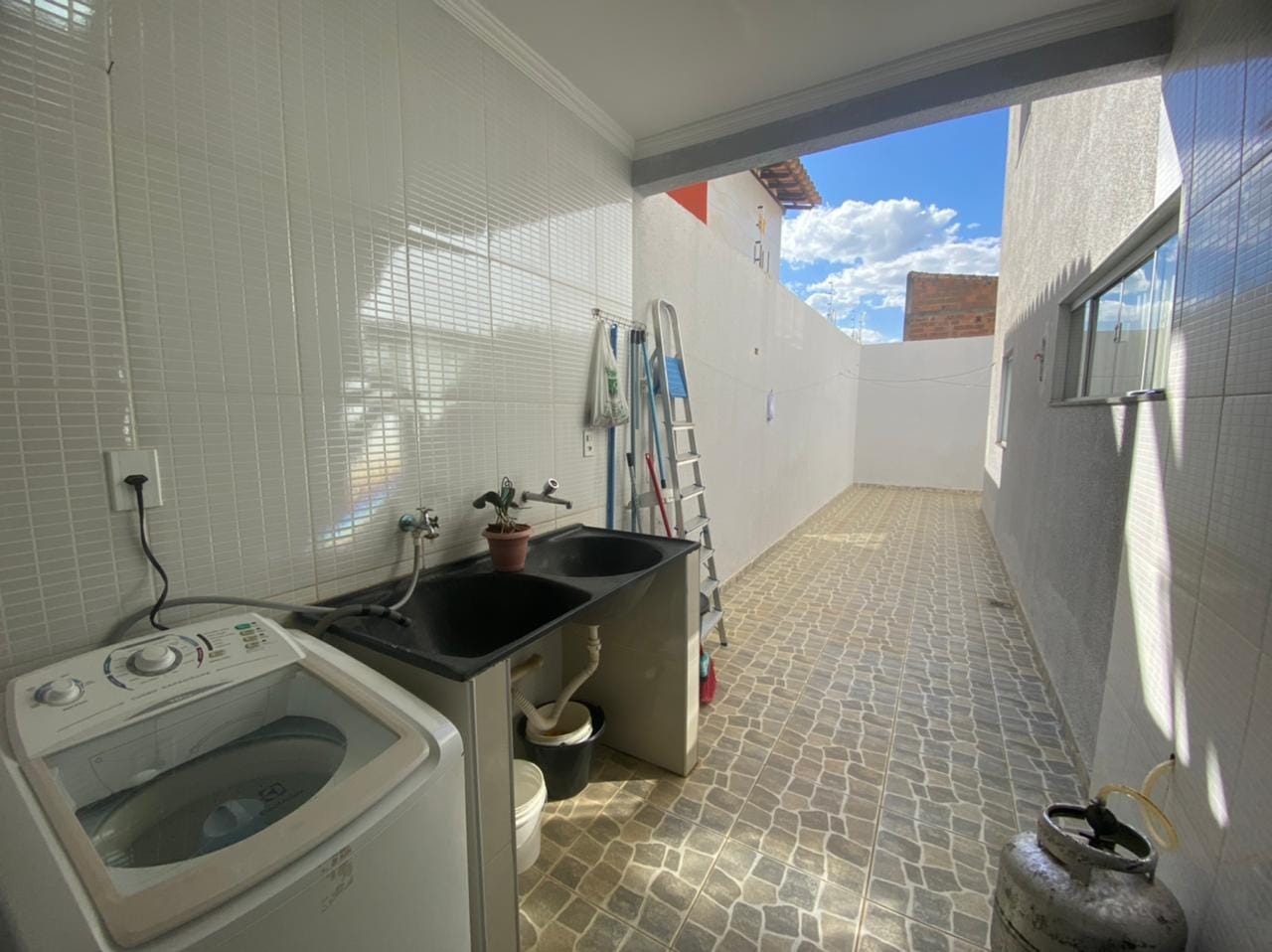 Apartamento térreo à venda, com 4 quartos sendo 2 suítes, com excelente acabamento, garagem para 4 carros, no bairro Candeias em  Vitória da Conq - foto 27