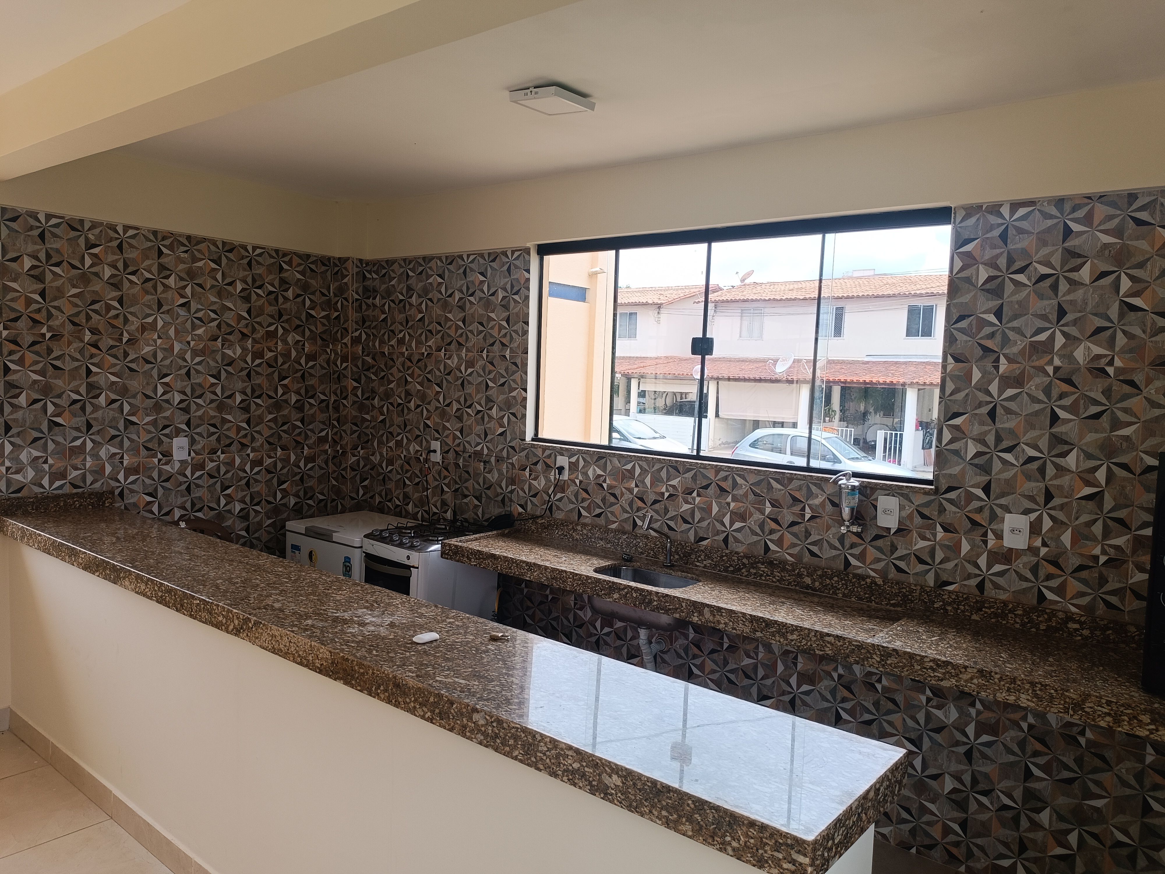 Vendo Vilage de 2 quartos com quintal, garagem coberta em ótima localização para venda na Laura Nunes no bairro Boa Vista, Vitória da Conquista, - foto 27