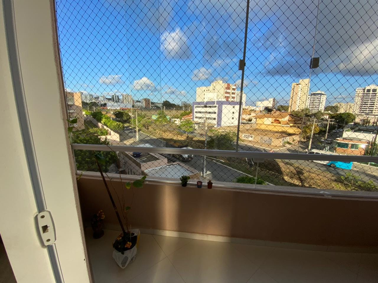 Excelente Apartamento com Varanda, Localizando na Av. Luiz Eduardo, Candeias, Vitória da Conquista, BA - foto 3