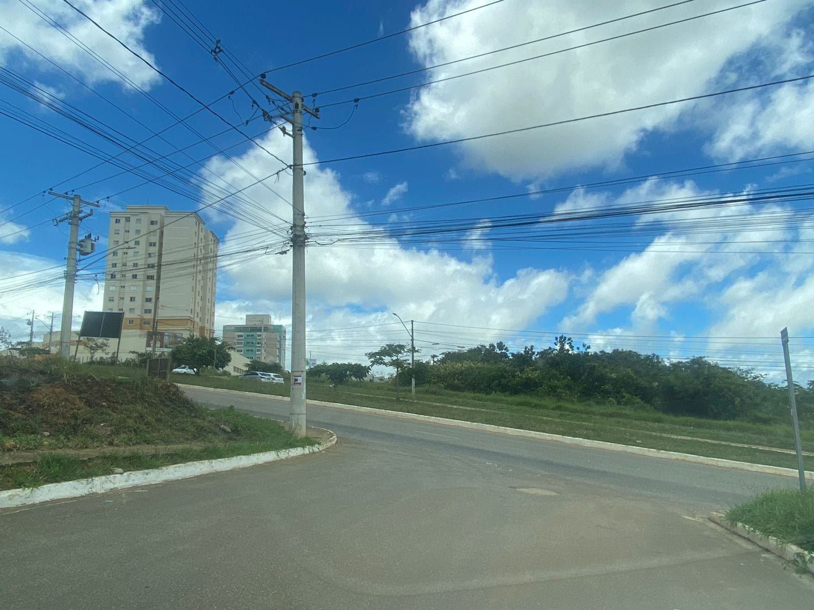 Terreno de Esquina no Bairro Candeias, Av. Luiz Eduardo, próximo a Fainor, Vitória da Conquista - Ba - foto 2