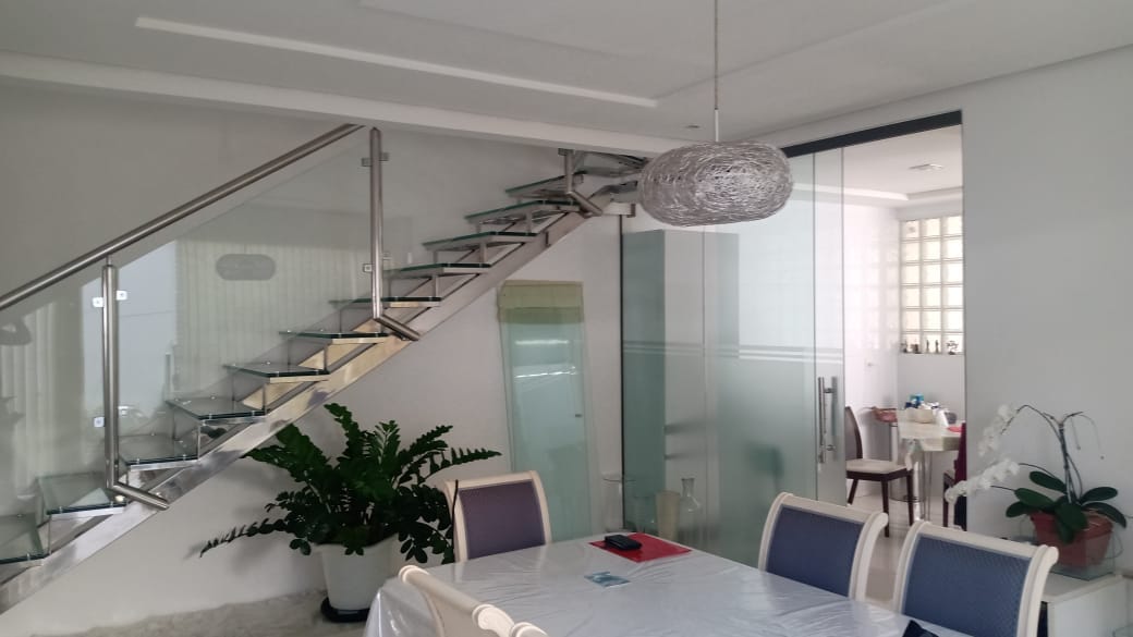 Casa com 3 suítes , 2 salas  em excelente localização à venda, Recreio próximo ao centro da cidade, Vitória da Conquista, BA - foto 3