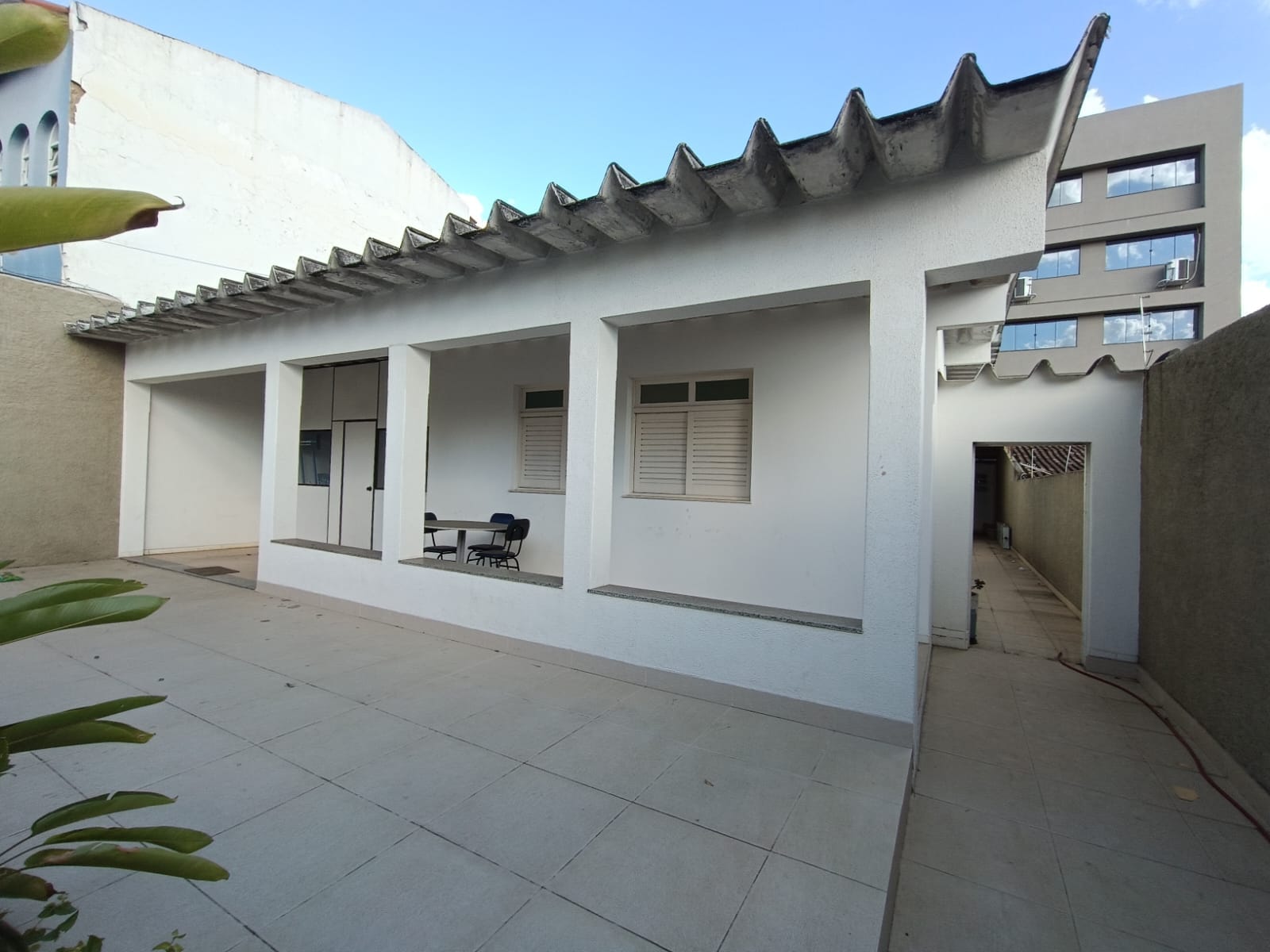 Casa comercial para alugar no B. Recreio em ótima localização, 3 quartos sendo 1 suite, 2 salas com bastante espaço. - foto 3