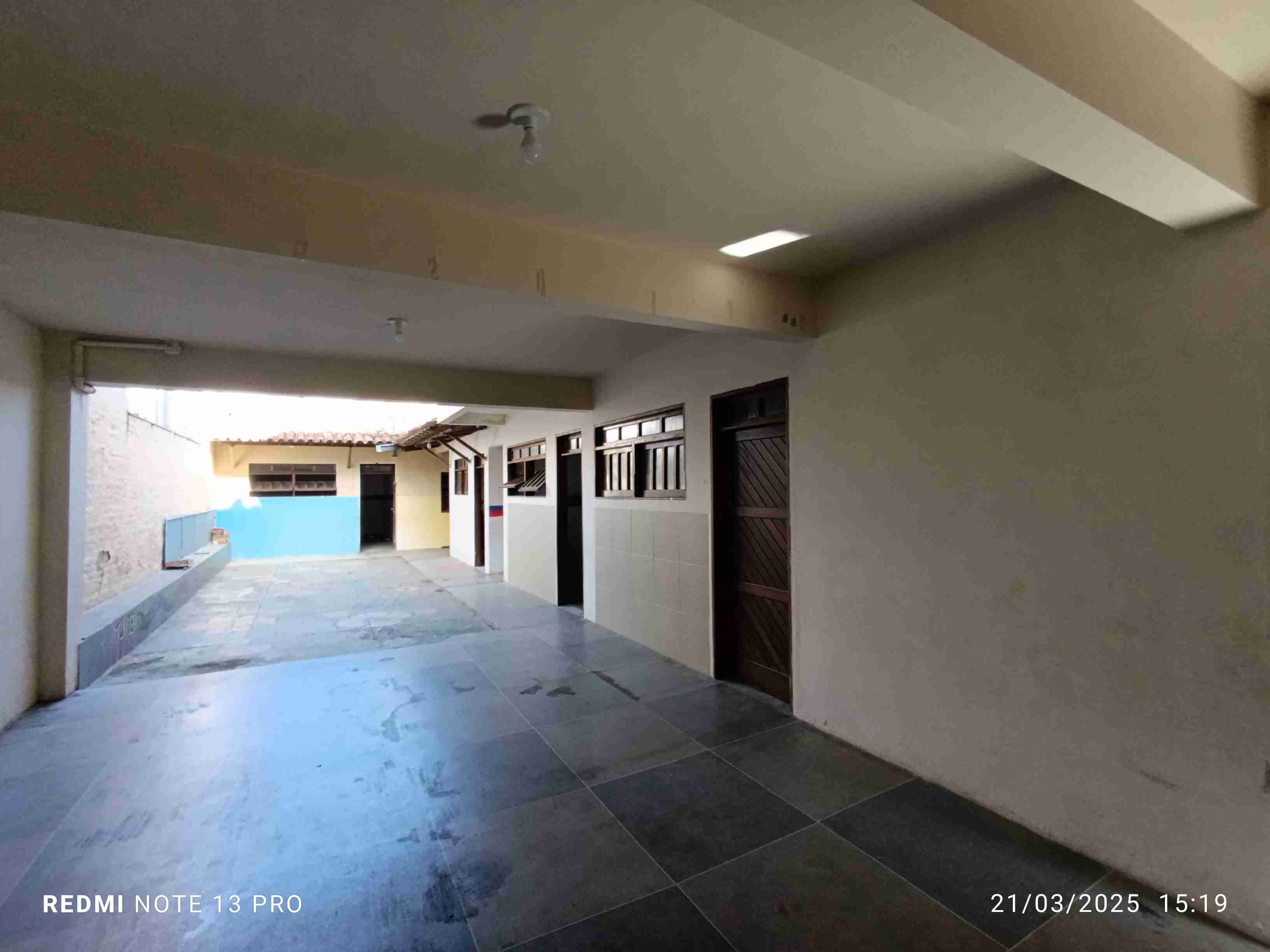 Conjunto comercial para locação com 6 salas, 3 banheiros, pátio grande no Alto Maron, Vitória da Conquista, BA - foto 28