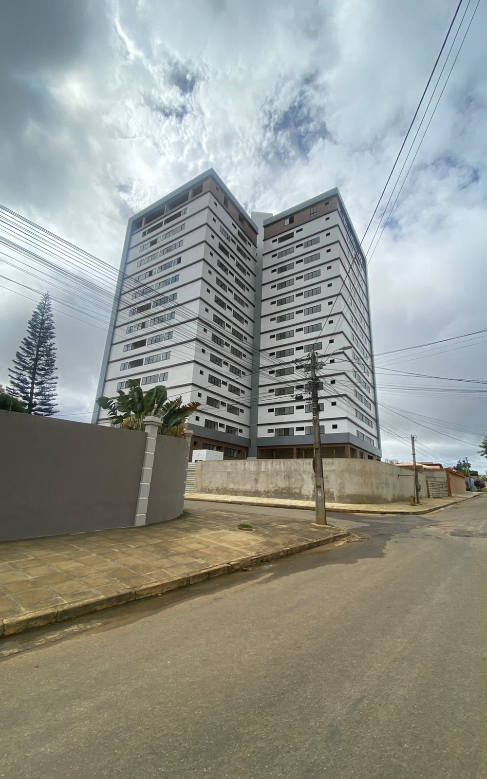Apartamento à Venda no Bairro Candeias, com 140 m², 3 Suítes, 2 vagas de garagem,  11º Andar, em Vitória da Conquista, Ba. - foto 1