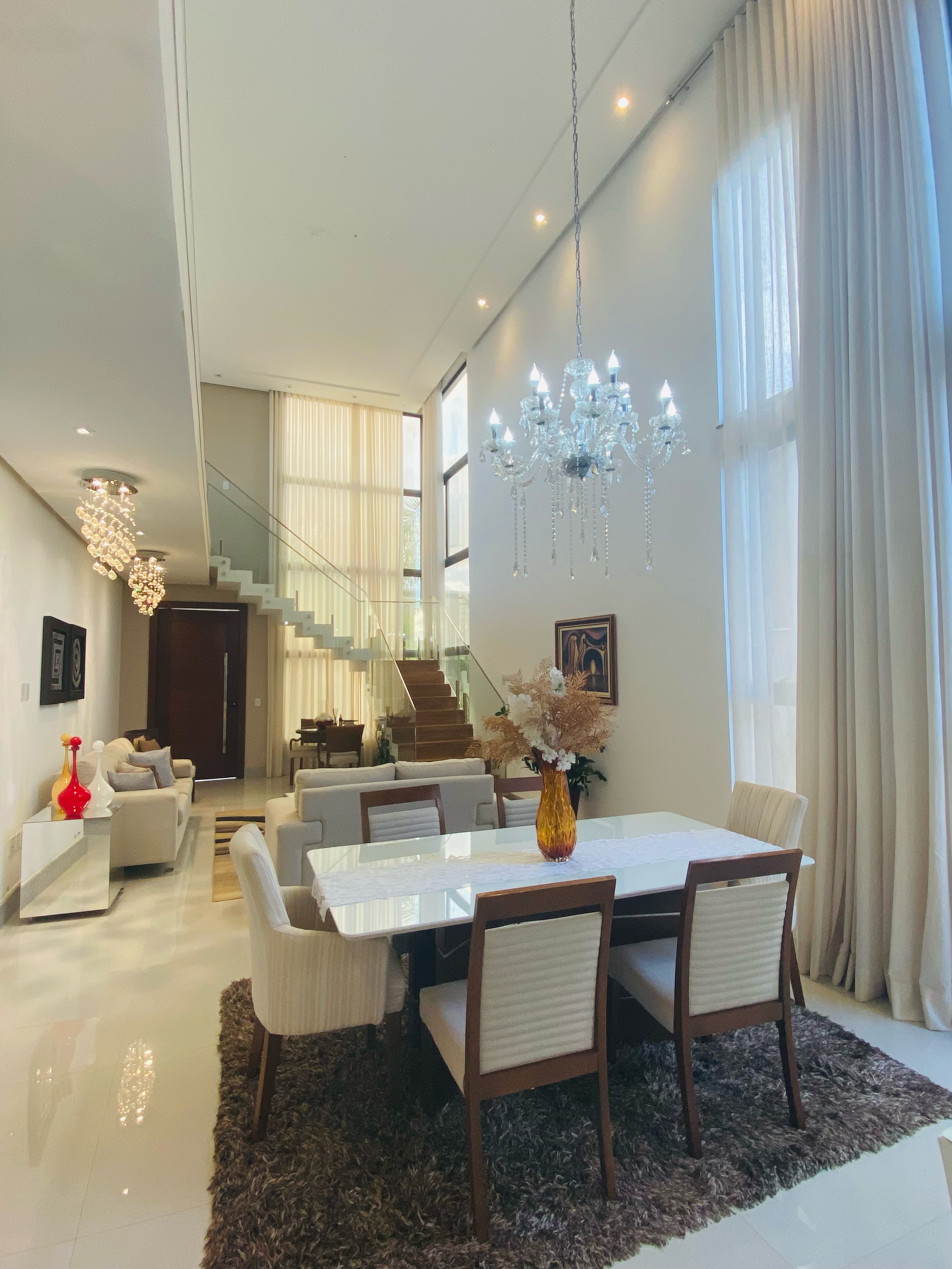 Linda Casa de 4 quartos sendo 3 suítes mais dependência completa e 4 vagas de garagem no Alphaville 1, Vitória da Conquista, BA - foto 3