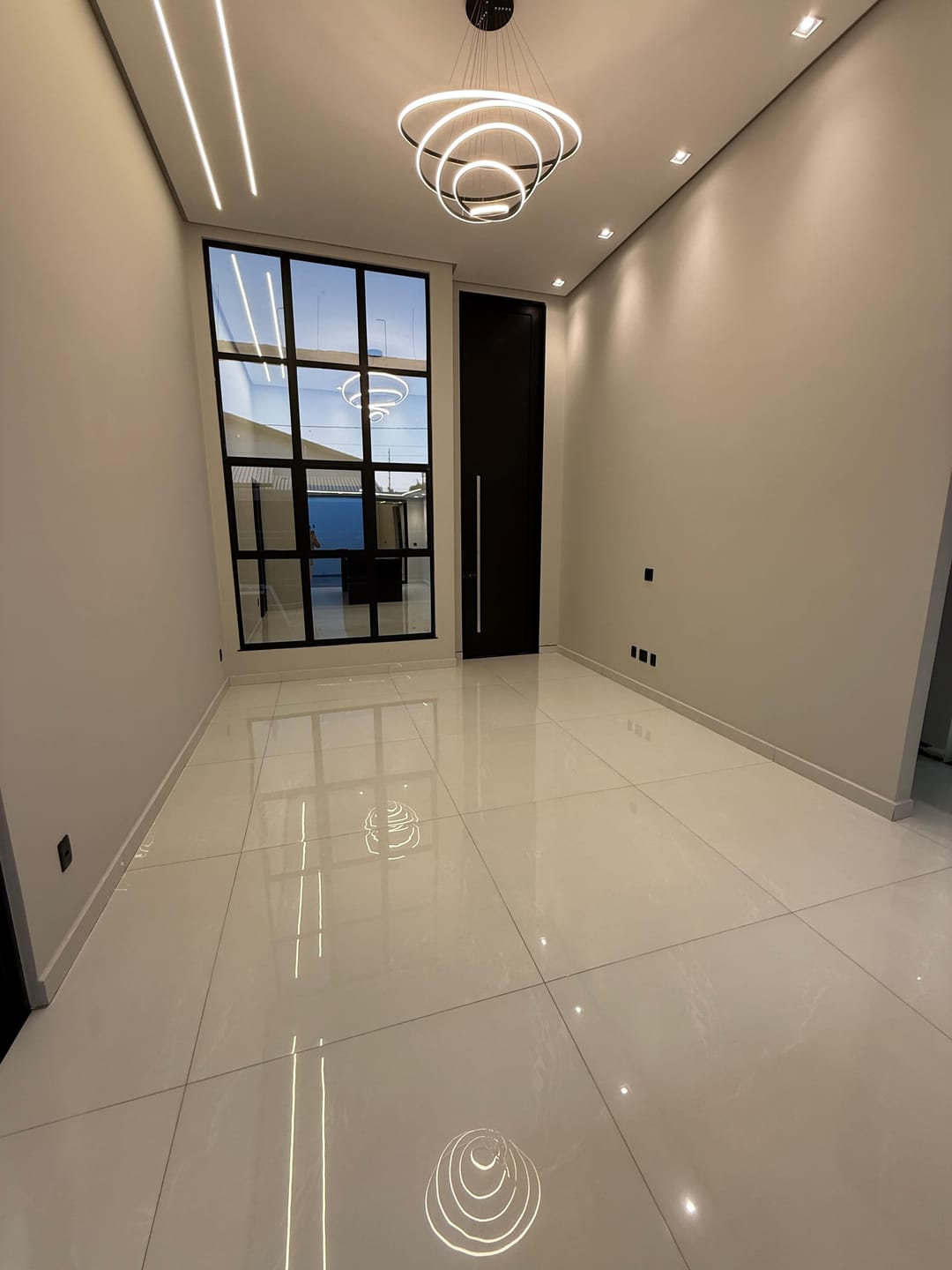 OPORTUNIDADE - Casa de Alto Padrão no Bairro Boa Vista, 3/4 sendo 2 suítes, próximo a  Avenida Luis Eduardo Magalhães - foto 3