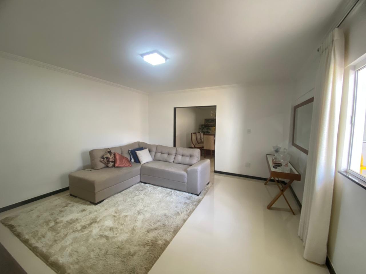 Apartamento térreo à venda, com 4 quartos sendo 2 suítes, com excelente acabamento, garagem para 4 carros, no bairro Candeias em  Vitória da Conq - foto 3