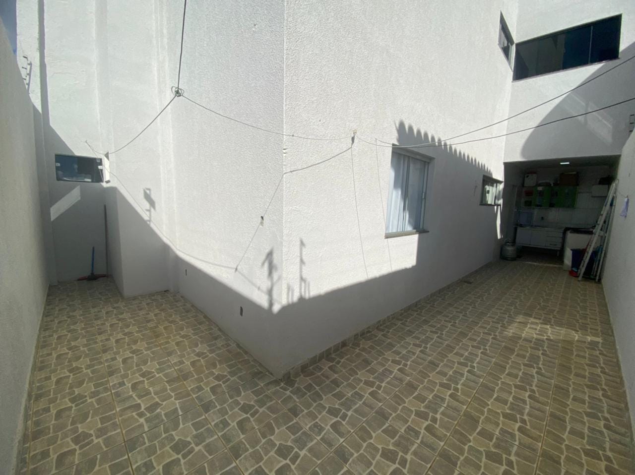 Apartamento térreo à venda, com 4 quartos sendo 2 suítes, com excelente acabamento, garagem para 4 carros, no bairro Candeias em  Vitória da Conq - foto 30