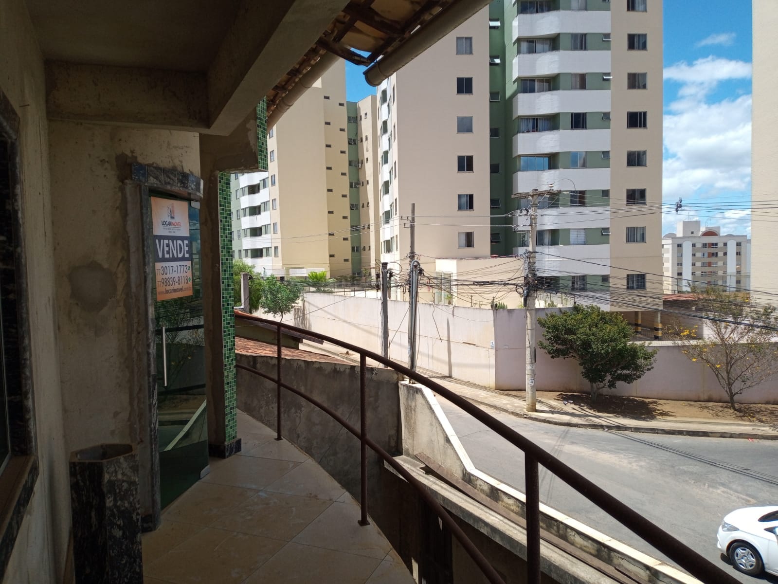 Casa tipo Sobrado solto no terreno a 300 mts da Faculdade Fainor  com 4 salas, 3/4 no Bairro Candeias em Vitória da Conquista - BA - foto 3