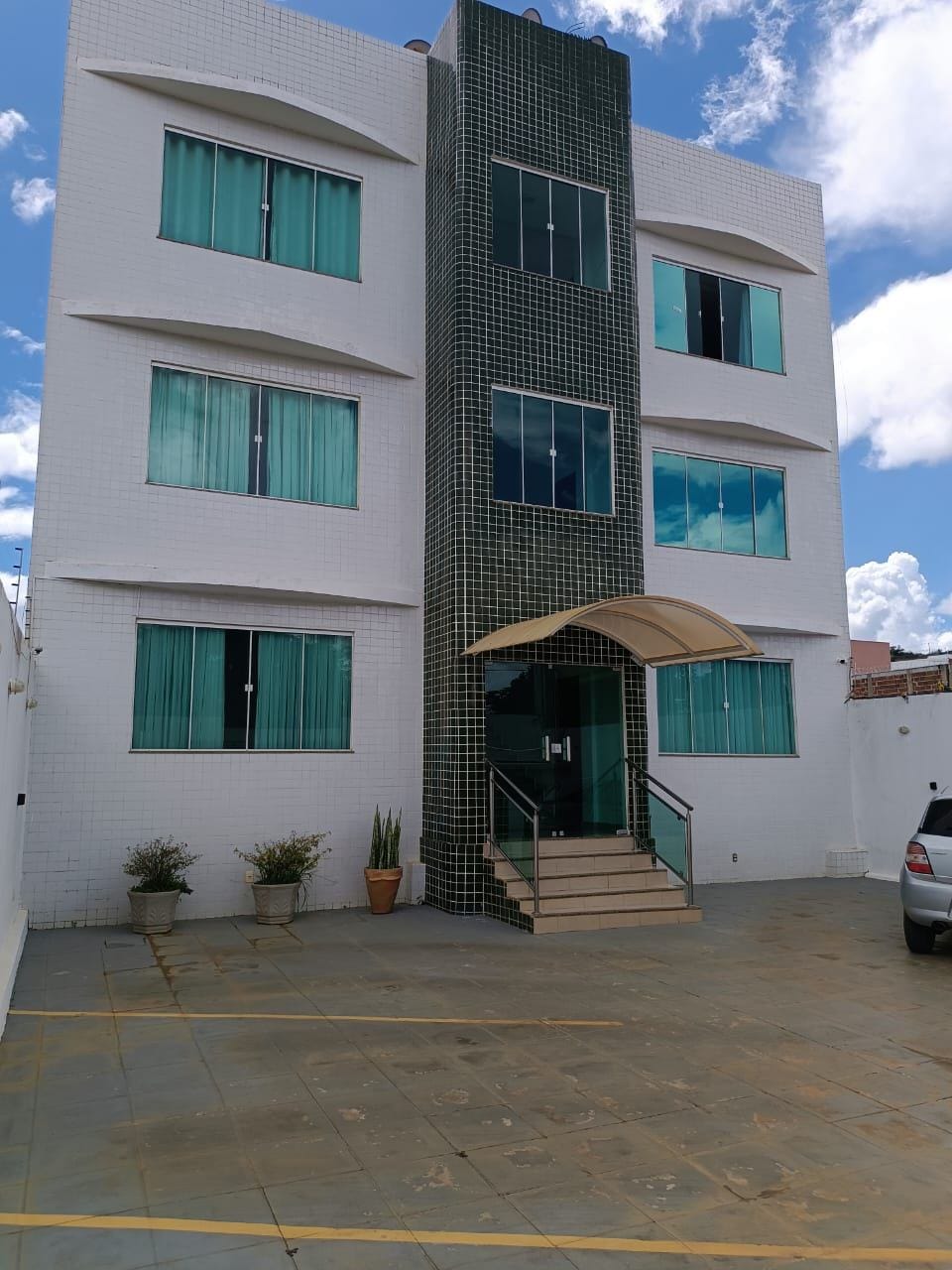 Excelente apartamento de 2 quartos sendo 1 suíte de 1ª andar com planejados na cozinha e quartos para venda ou locação, Candeias, Vitória da Conq - foto 2