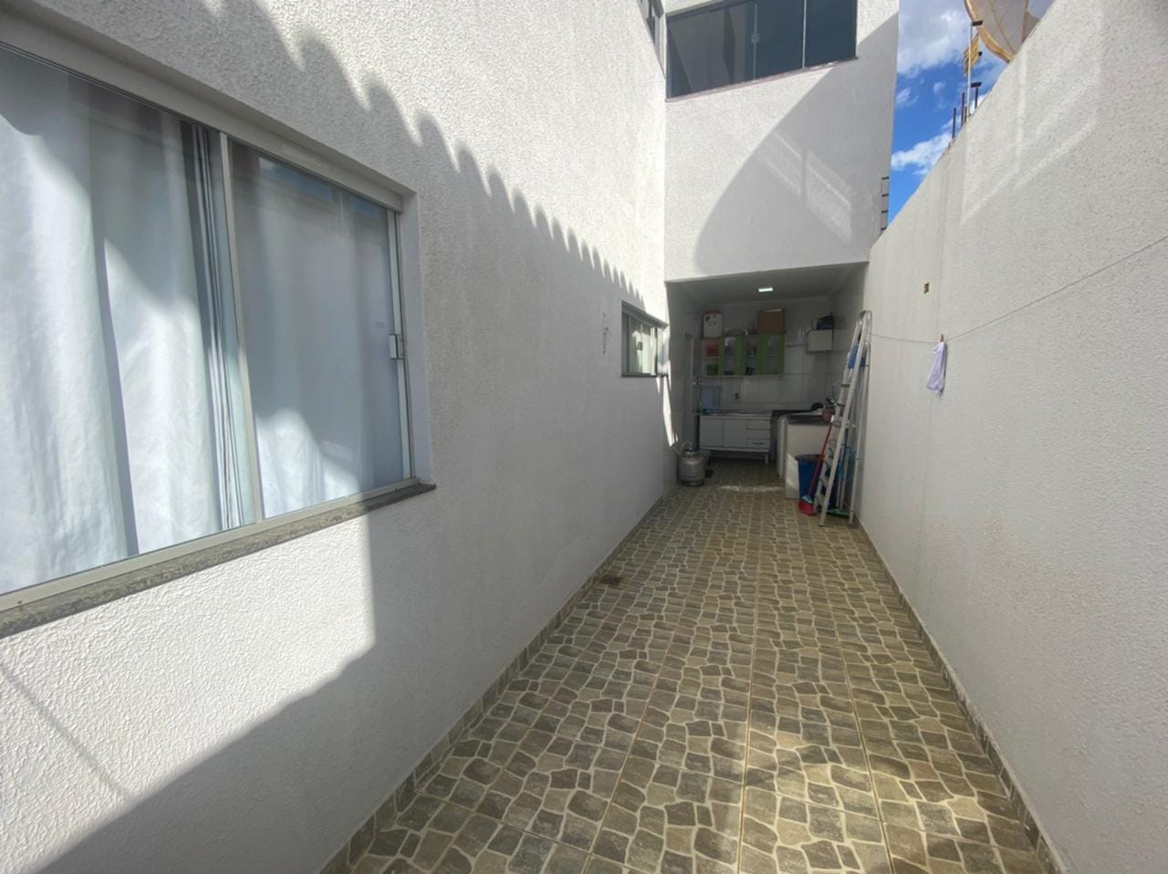 Apartamento térreo à venda, com 4 quartos sendo 2 suítes, com excelente acabamento, garagem para 4 carros, no bairro Candeias em  Vitória da Conq - foto 31