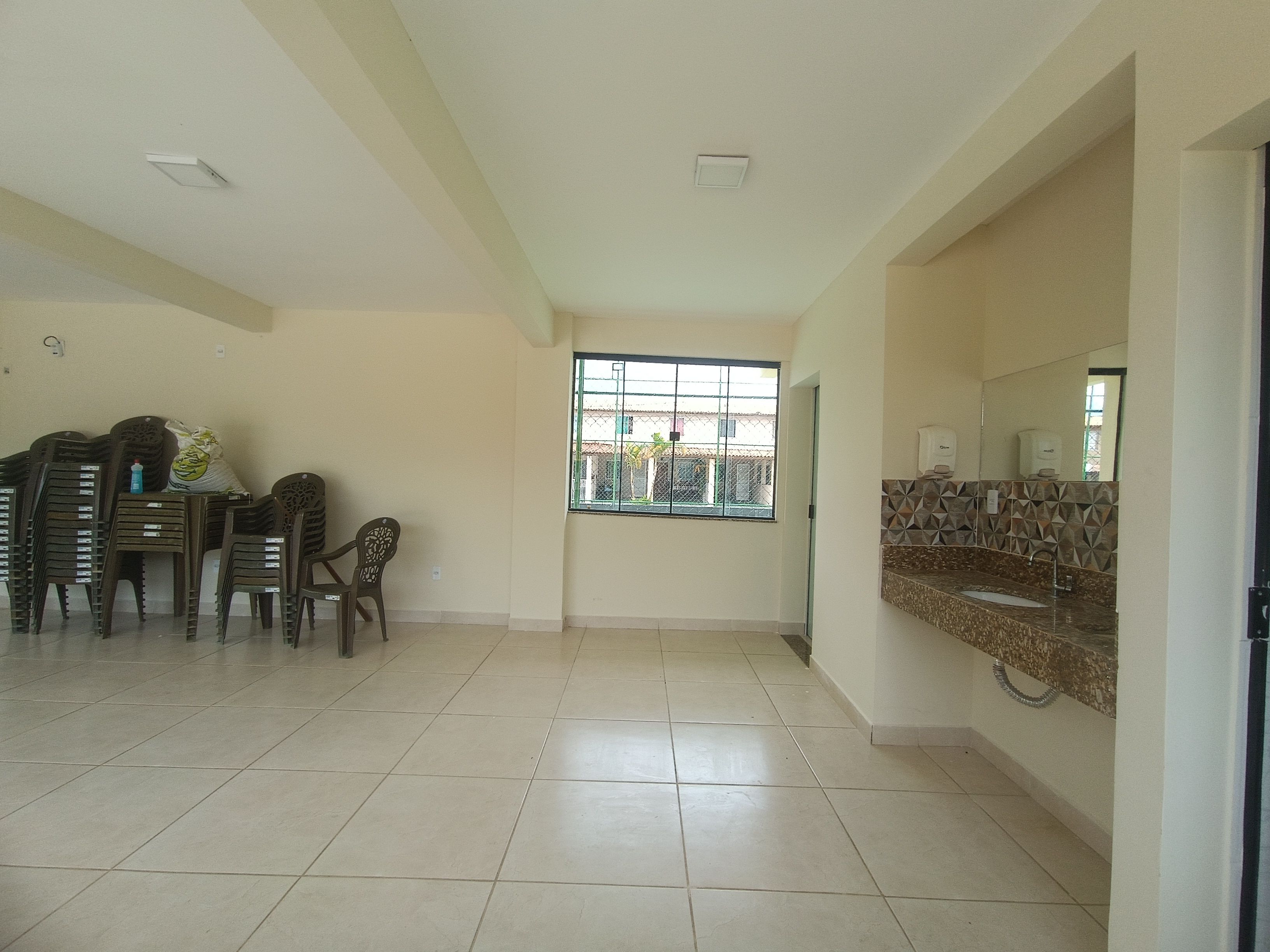 Vendo Vilage de 2 quartos com quintal, garagem coberta em ótima localização para venda na Laura Nunes no bairro Boa Vista, Vitória da Conquista, - foto 31