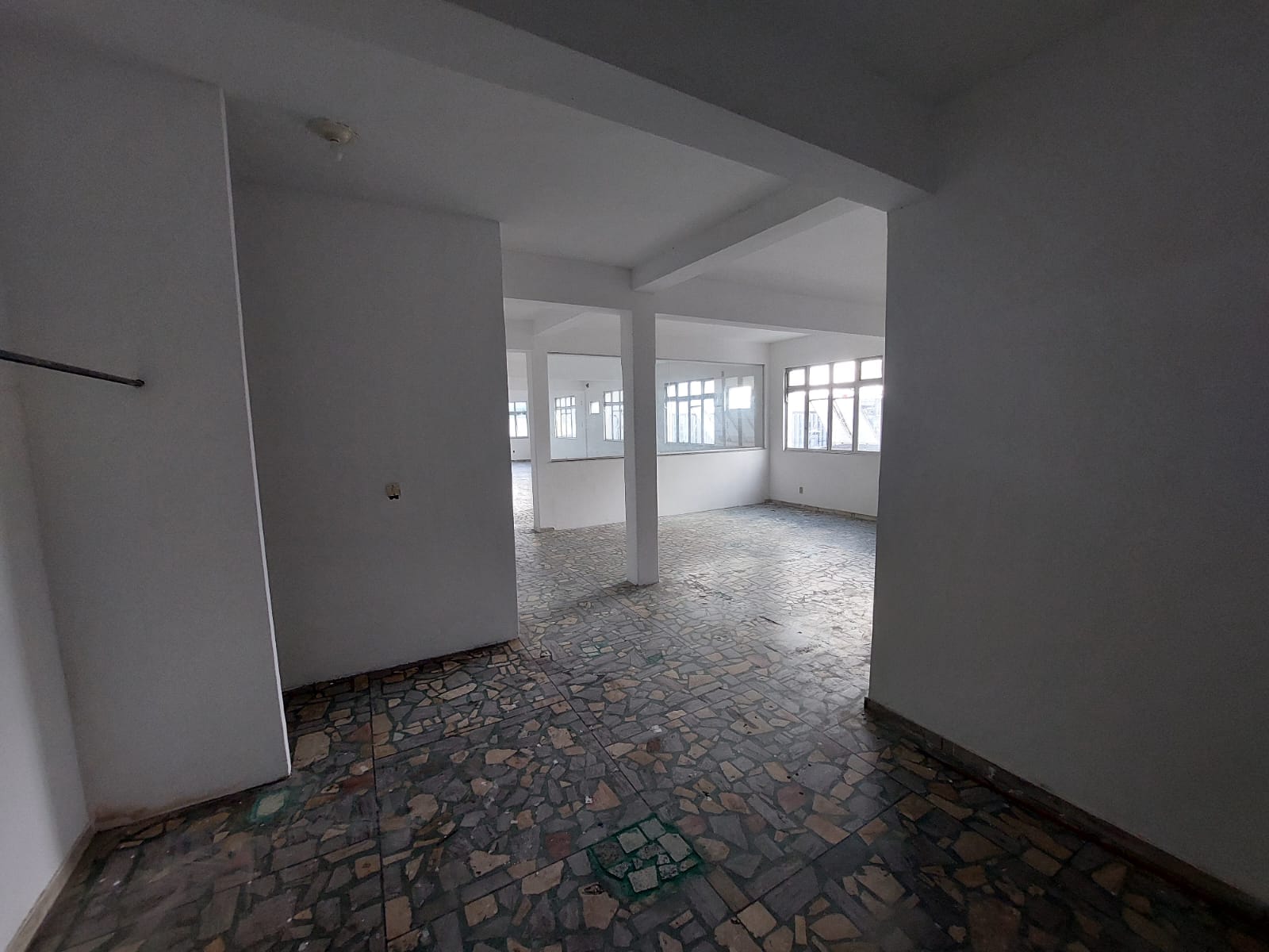 andar comercial 1º andar na Av. Siqueira Campos com 232 m² para venda, Centro, Vitória da Conquista, BA - foto 4