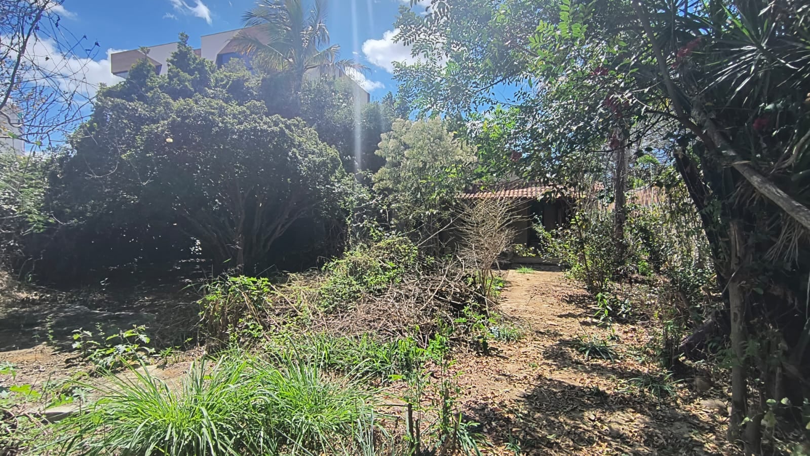 OPORTUNIDADE - Terreno de 1.000m² contendo uma casa de aprox. 140mts em fase de construção, situado no Alto do Boa Vista em Vitória da Conquista- - foto 3