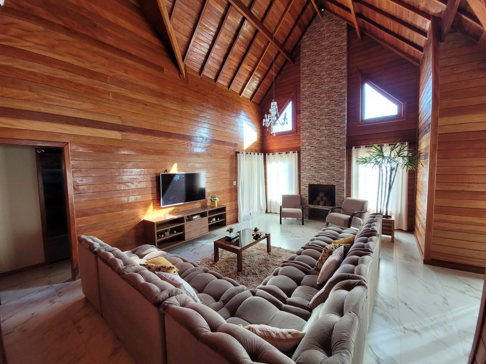 Oportunidade! Casa de 3 quartos sendo 2 suítes  sendo a master com closet, casa com 250m2 de área construída e terreno de 620 m²  no Haras Reside - foto 3