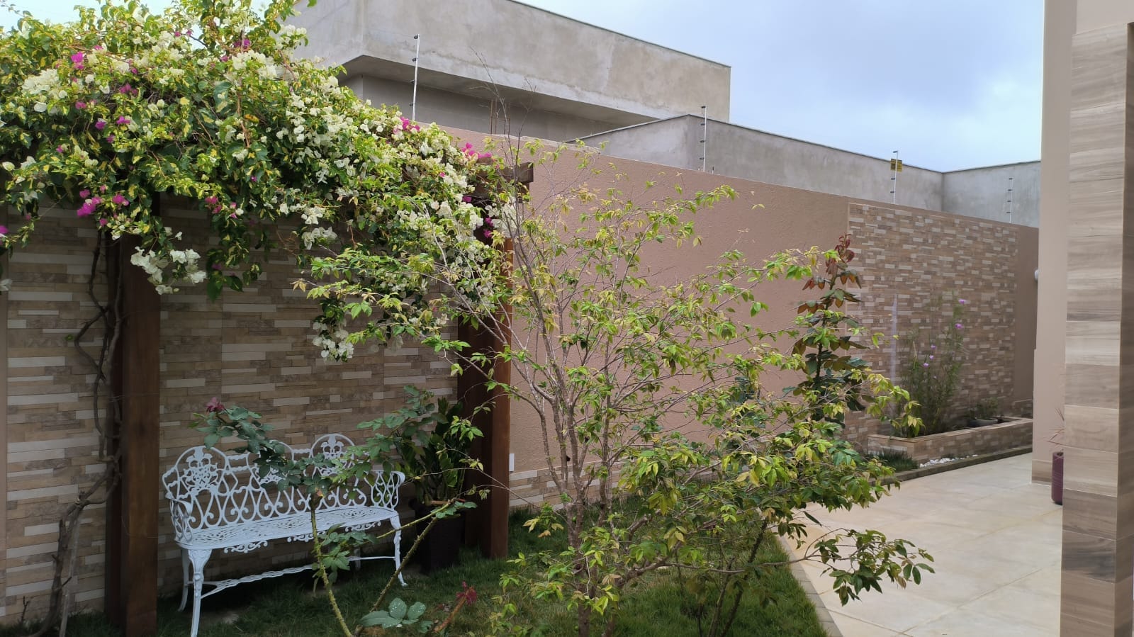 Casa Alto Padrão recém construída com 247 m² de área útil próximo de Faculdades no Bairro Candeias em Vitória da Conquista - BA - foto 4