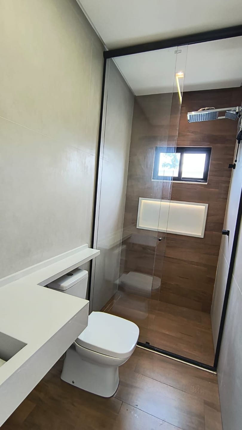 ALPHAVILLE 2 - Casa térrea com 3 Suítes + Varanda Gourmet com Hidro, Garagem coberta para 2 carros Vitória da Conquista Ba - foto 32