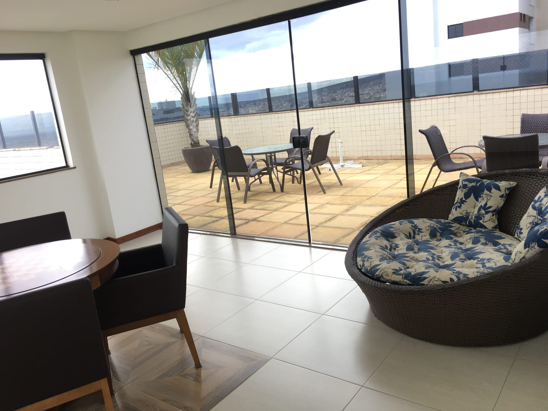 Vendo amplo apartamento de 3 quartos com 2 suítes, 3 vagas de garagem, 136M², área de lazer completa com piscina aquecida, próximo a Fainor no Ca - foto 33