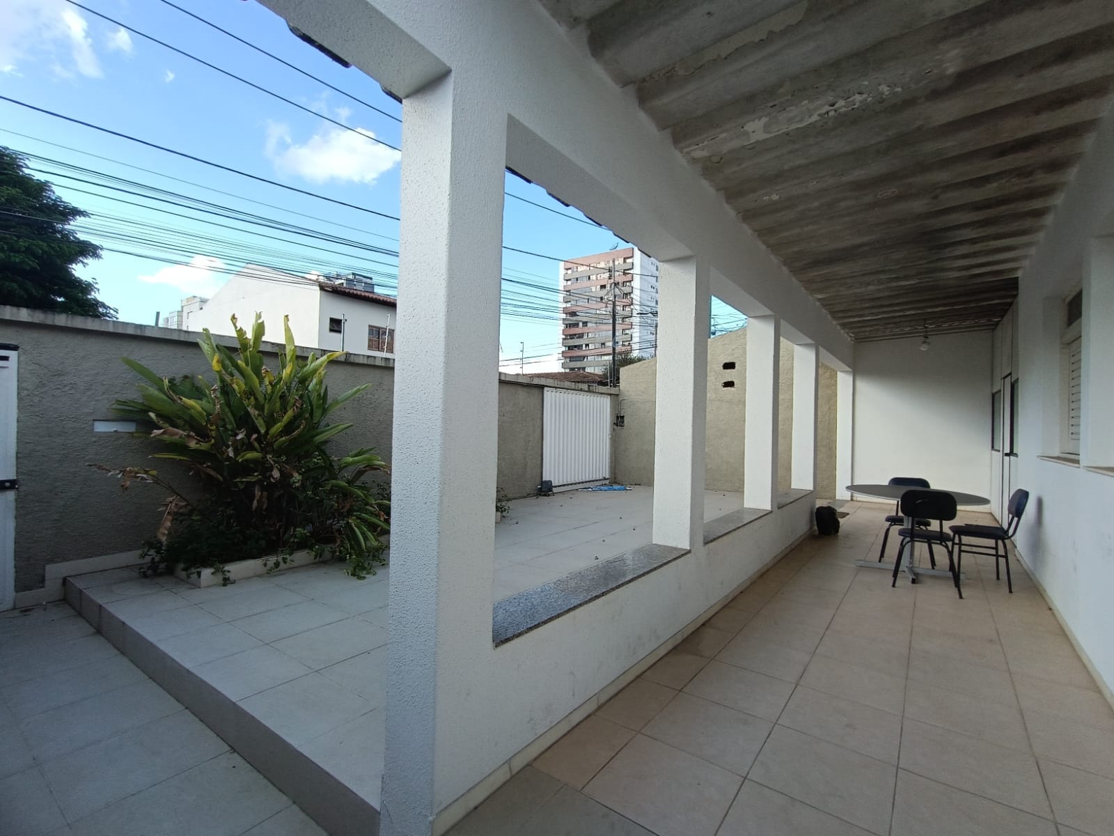 Casa comercial para alugar no B. Recreio em ótima localização, 3 quartos sendo 1 suite, 2 salas com bastante espaço. - foto 4