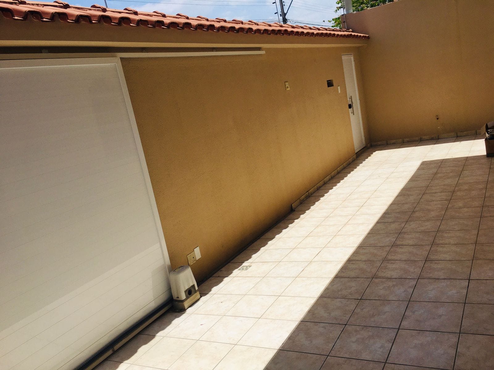 Casa  bastante ampla com terreno de 320 m² e 327.80 m² de área construída em ótima localização no Bairro Recreio em rua de fluxo grande de carros - foto 4