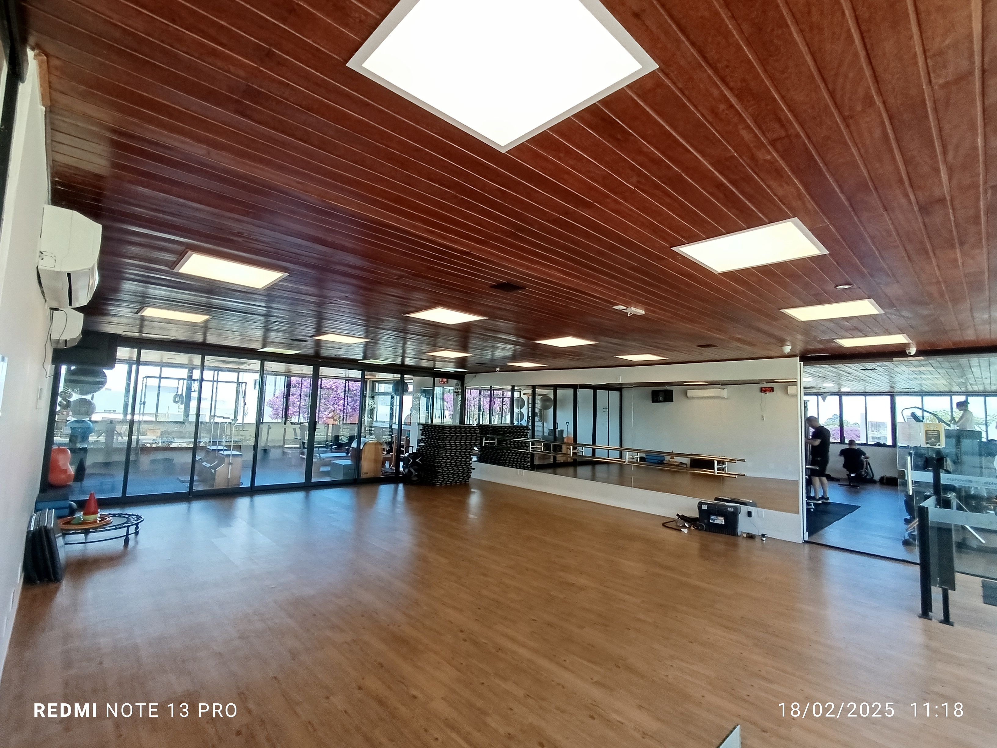 Casa 3 suítes, sala cozinha e gourmet com planejados alto padrão Alphaville II condomínio com infraestrutura completa de lazer - foto 4