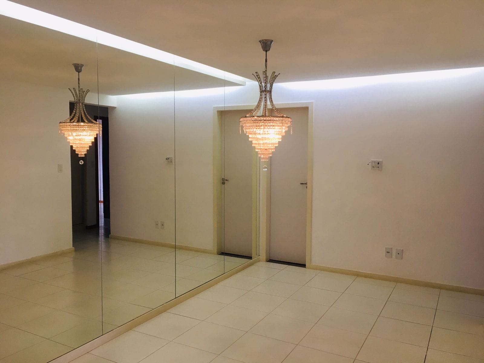 Apto de 3 quartos com suite e 2 semi suítes, dependência completa, 3 VAGAS COBERTAS , lazer completo com piscina aquecida, Candeias - Vitória da - foto 4