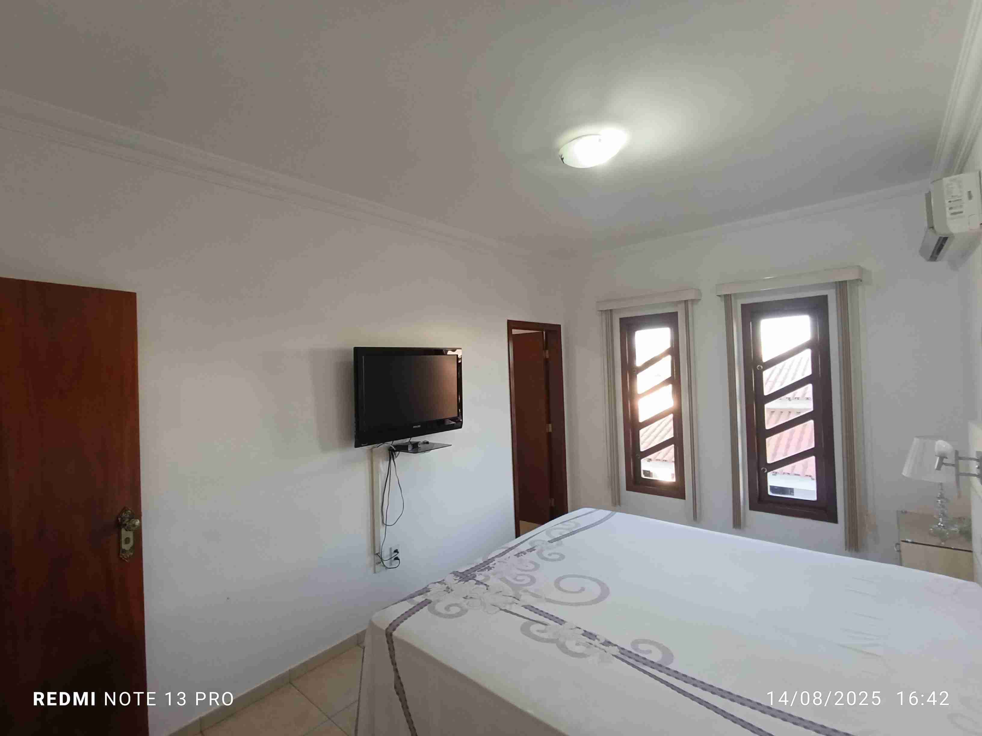 Casa com 4 quartos sendo 2 suítes, 4 salas, bastante espaço externo à venda, Ibirapuera, Vitória da Conquista, BA - foto 35