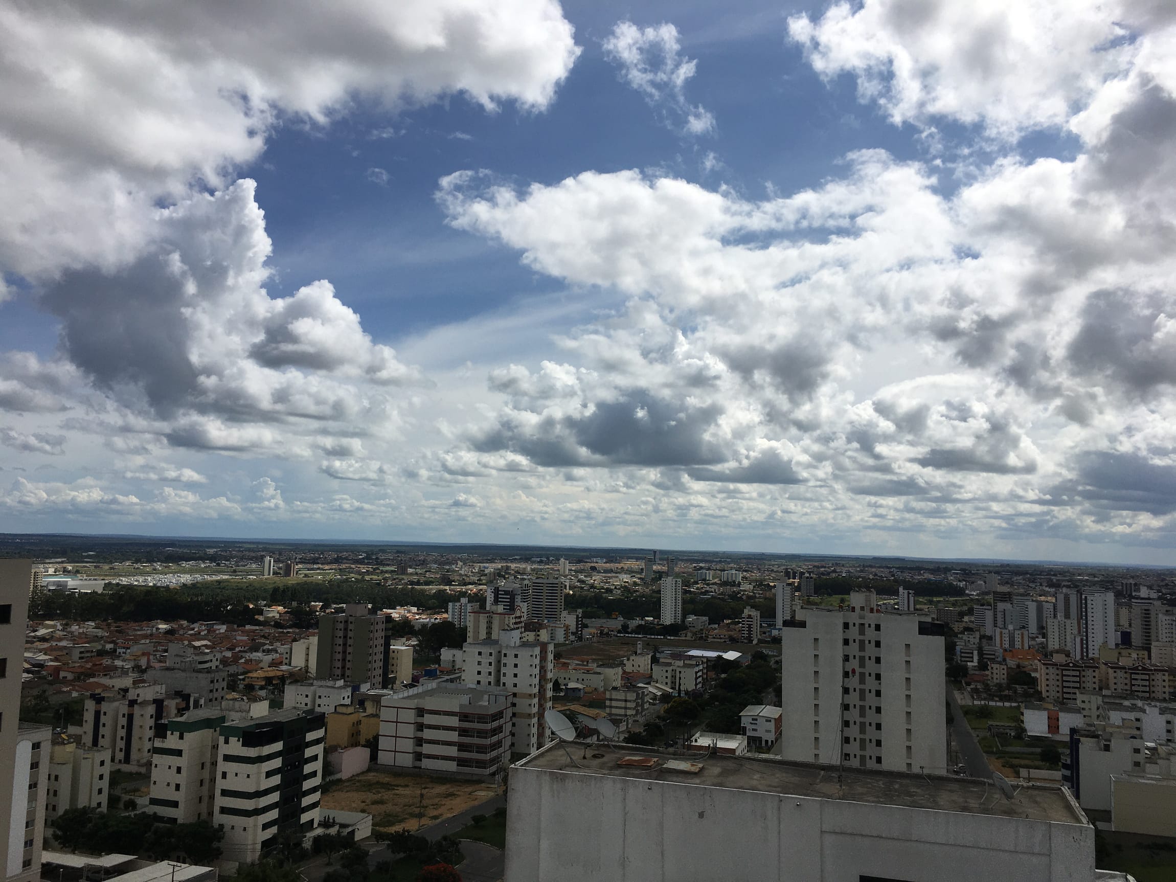Vendo amplo apartamento de 3 quartos com 2 suítes, 3 vagas de garagem, 136M², área de lazer completa com piscina aquecida, próximo a Fainor no Ca - foto 37