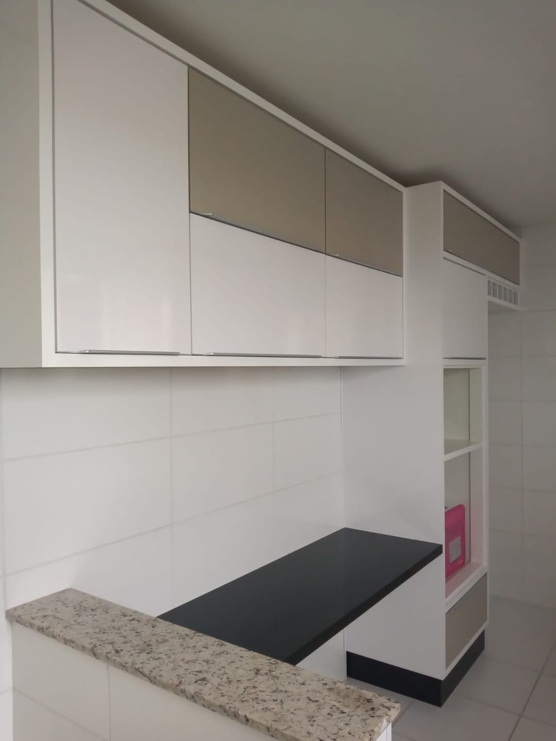 Apartamento alto padrão 3 quartos sendo 2 suítes, andar alto, 2 vagas de garagem à Venda, Candeias, Vitória da Conquista, BA - foto 4