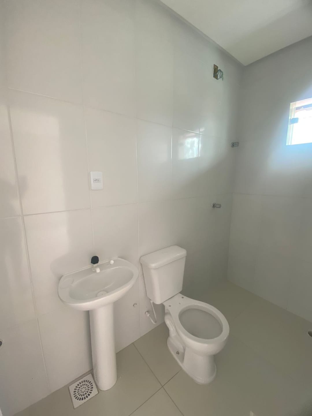 Kitnet para locação, 1 Cômodo com banheiro (incluso água e energia), no Bairro Felícia, Vitória da Conquista, BA - foto 3