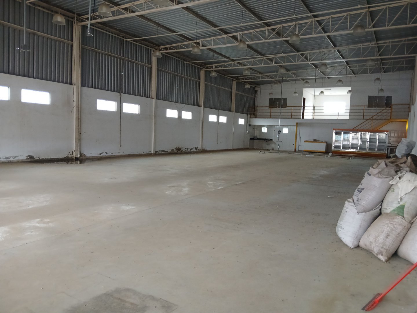 Galpão de 700m para Venda e Aluguel no Centro de Barra do Choça - foto 3