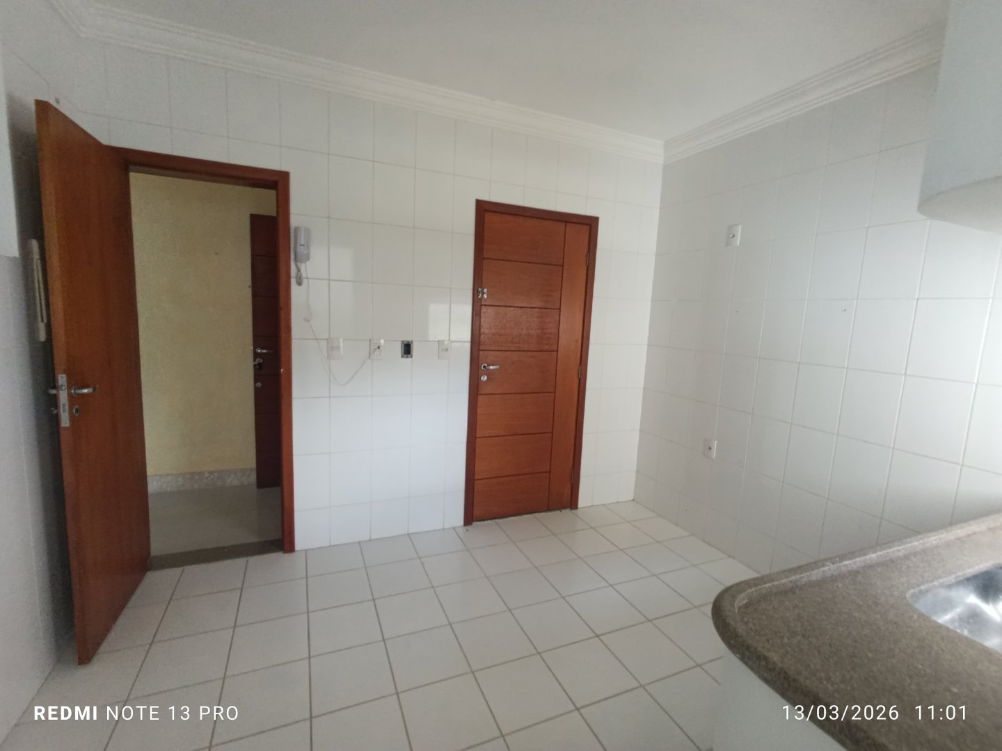 Apartamento com 3 quartos sendo 1 suíte+ dependência + 2 vagas de garagem+ depósito à venda em Candeias, Vitória da Conquista - Área de lazer com - foto 37
