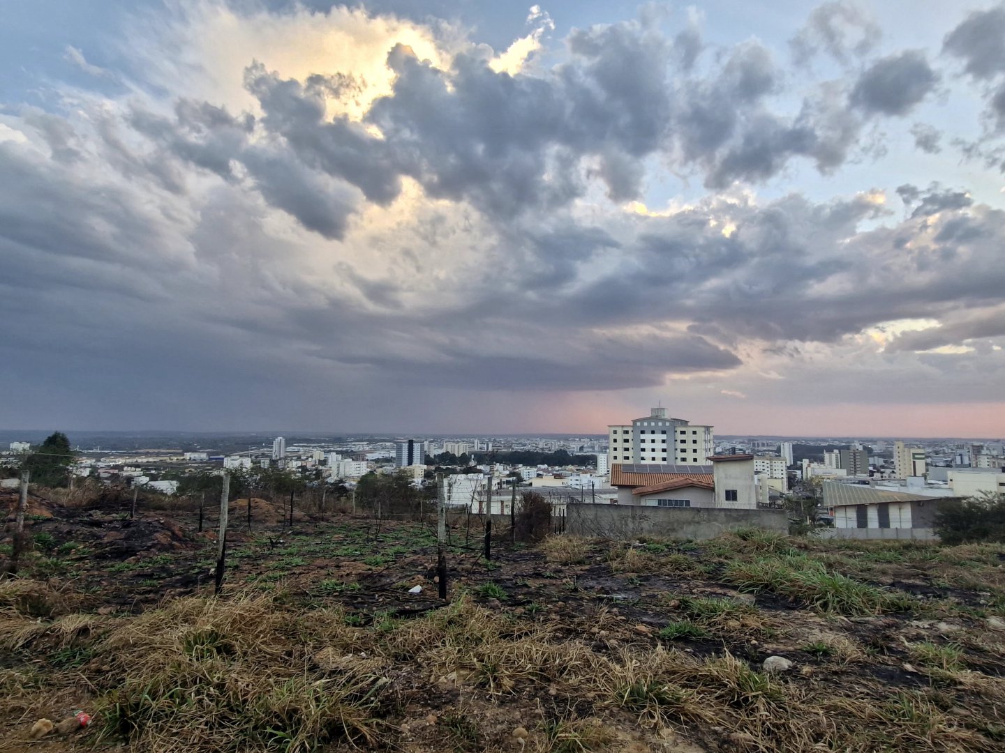 Terreno 360m² no Sol Nascente Candeias,  vista pra Cidade - foto 3